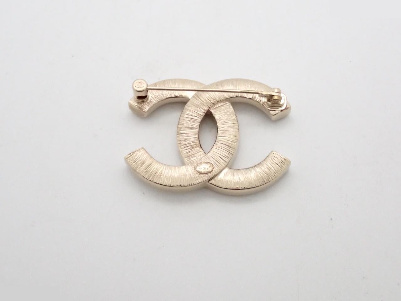 brooch B21B — view 2