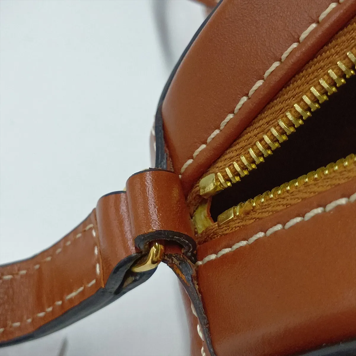 Oval Purse Cuir Triomphe Leather Shoulder Bag Brown — view 9