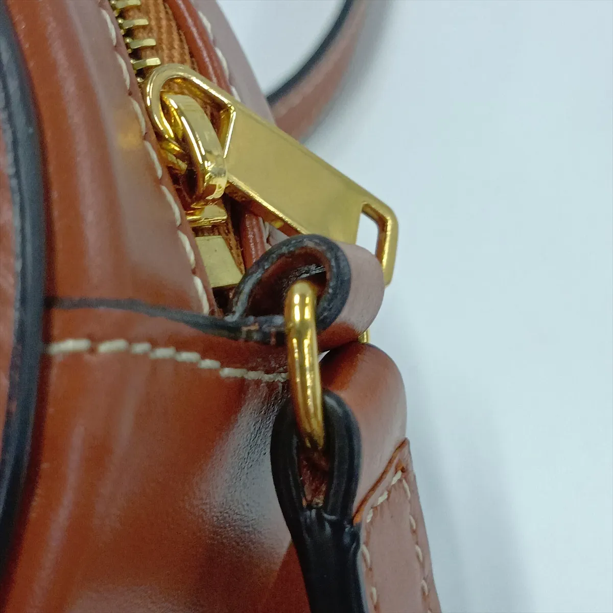 Oval Purse Cuir Triomphe Leather Shoulder Bag Brown — view 10