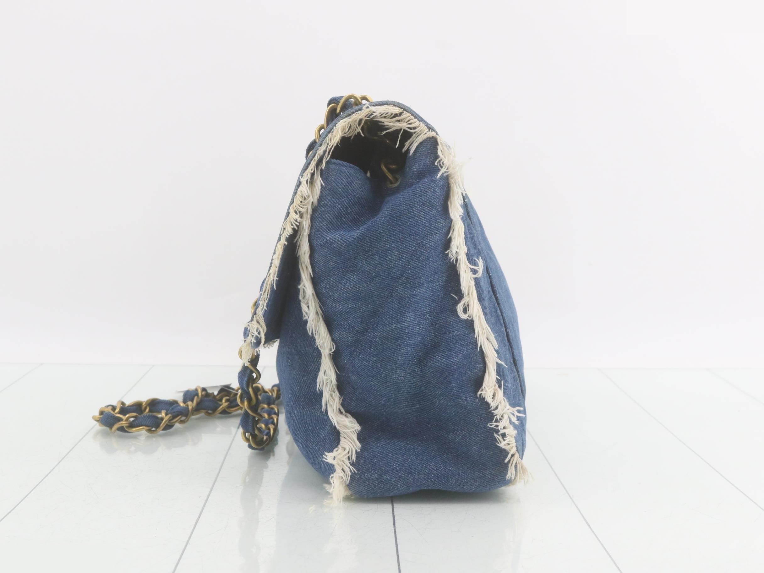 Other lines: Denim shoulder bag, item number 2. — view 3