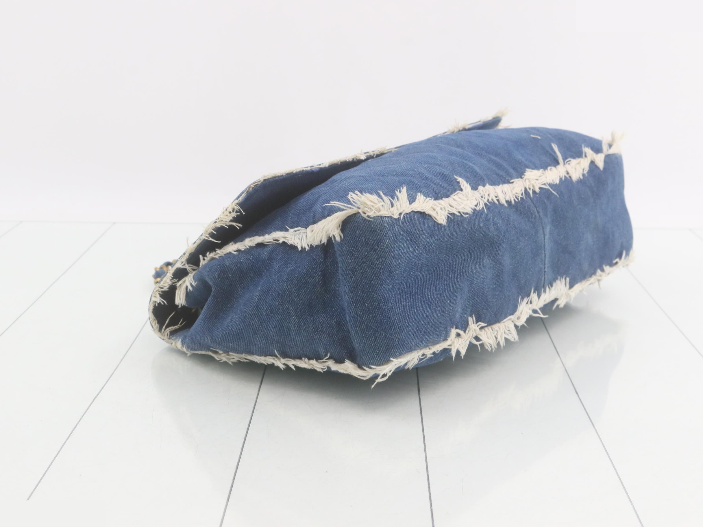 Other lines: Denim shoulder bag, item number 2. — view 5