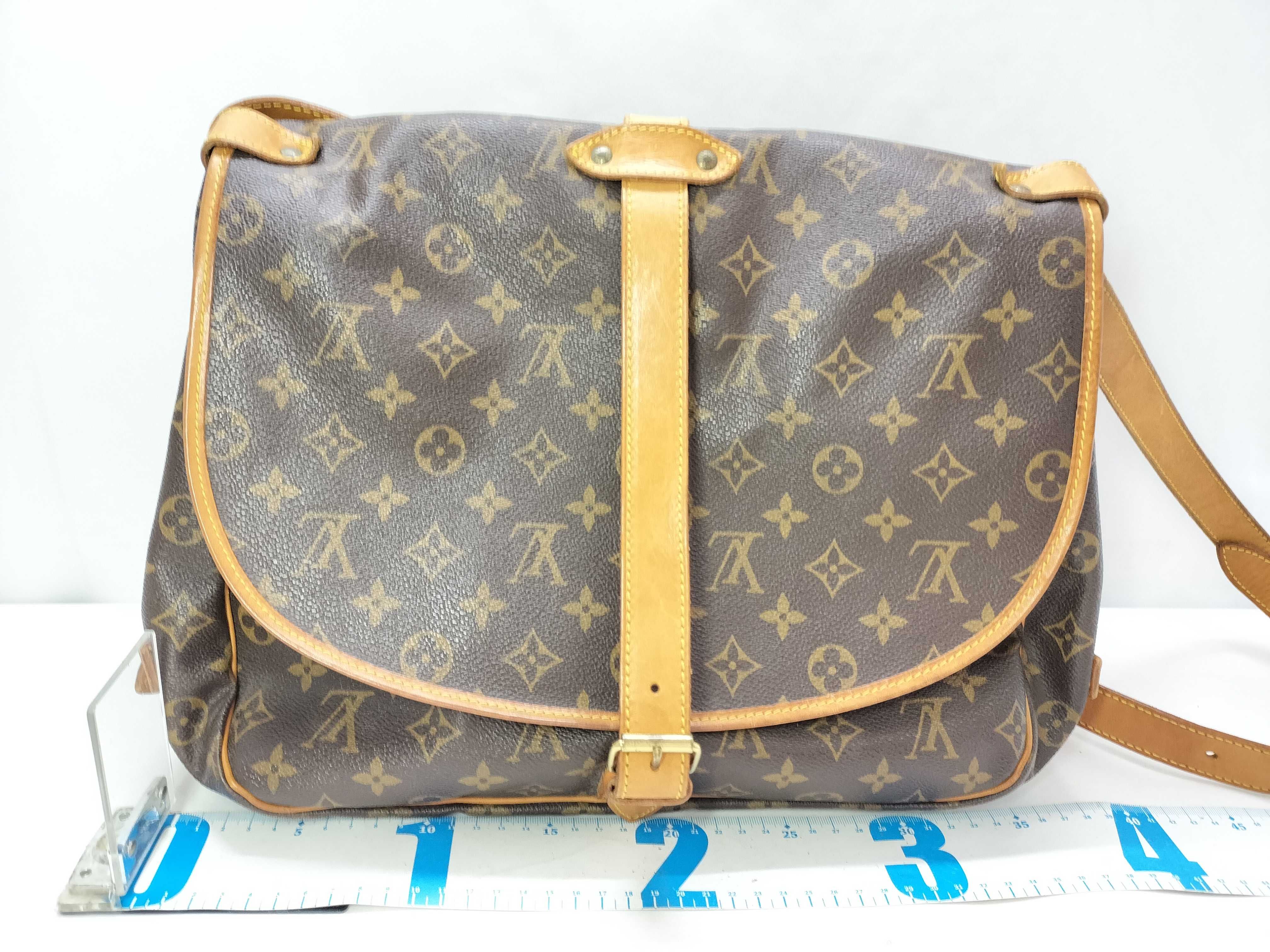 Monogram LOUIS VUITTON Saumur 35 M42254 Shoulder Bag — view 2