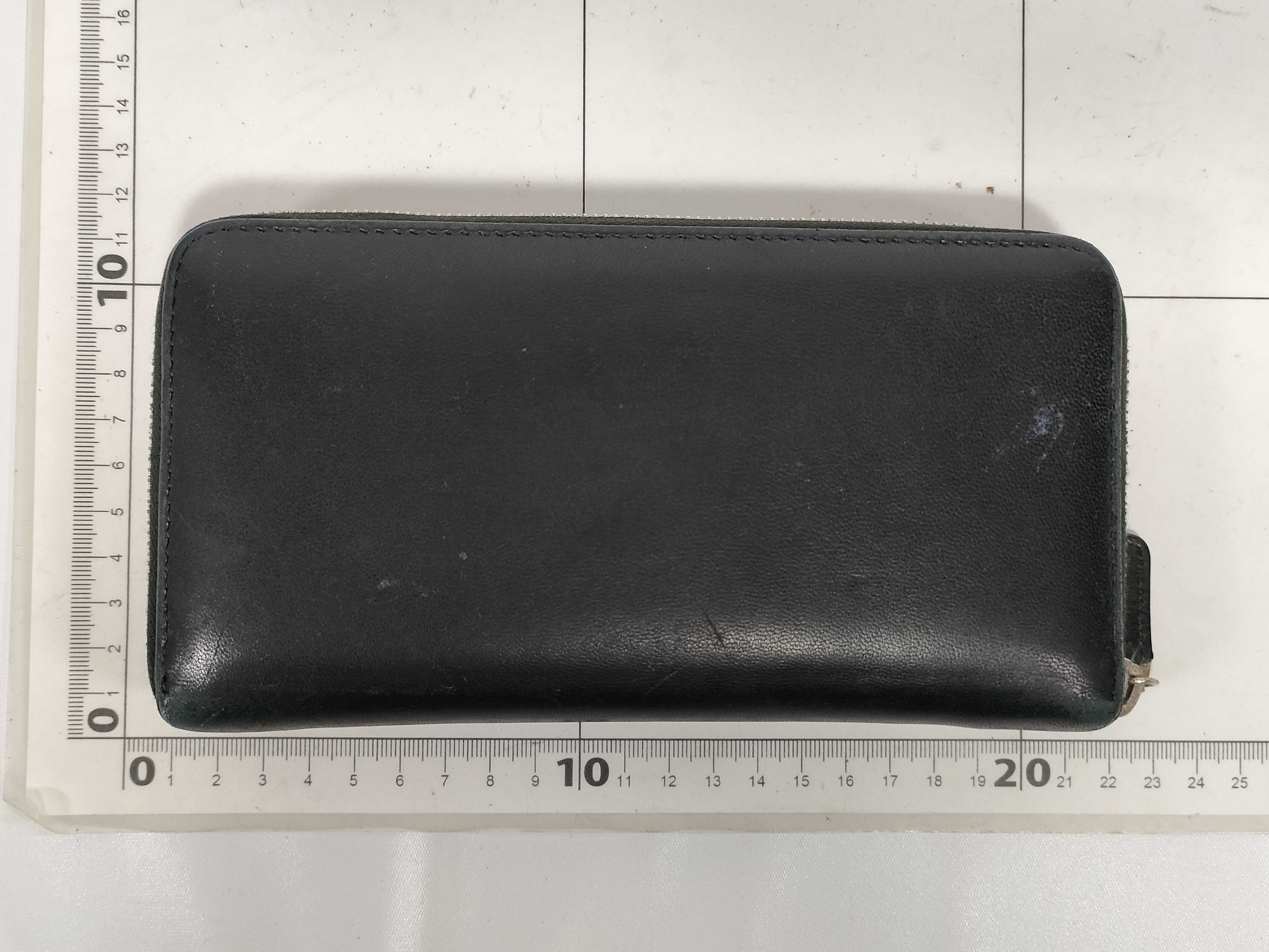 Calfskin Coco Mark Bicolor Round Zip Wallet — view 2