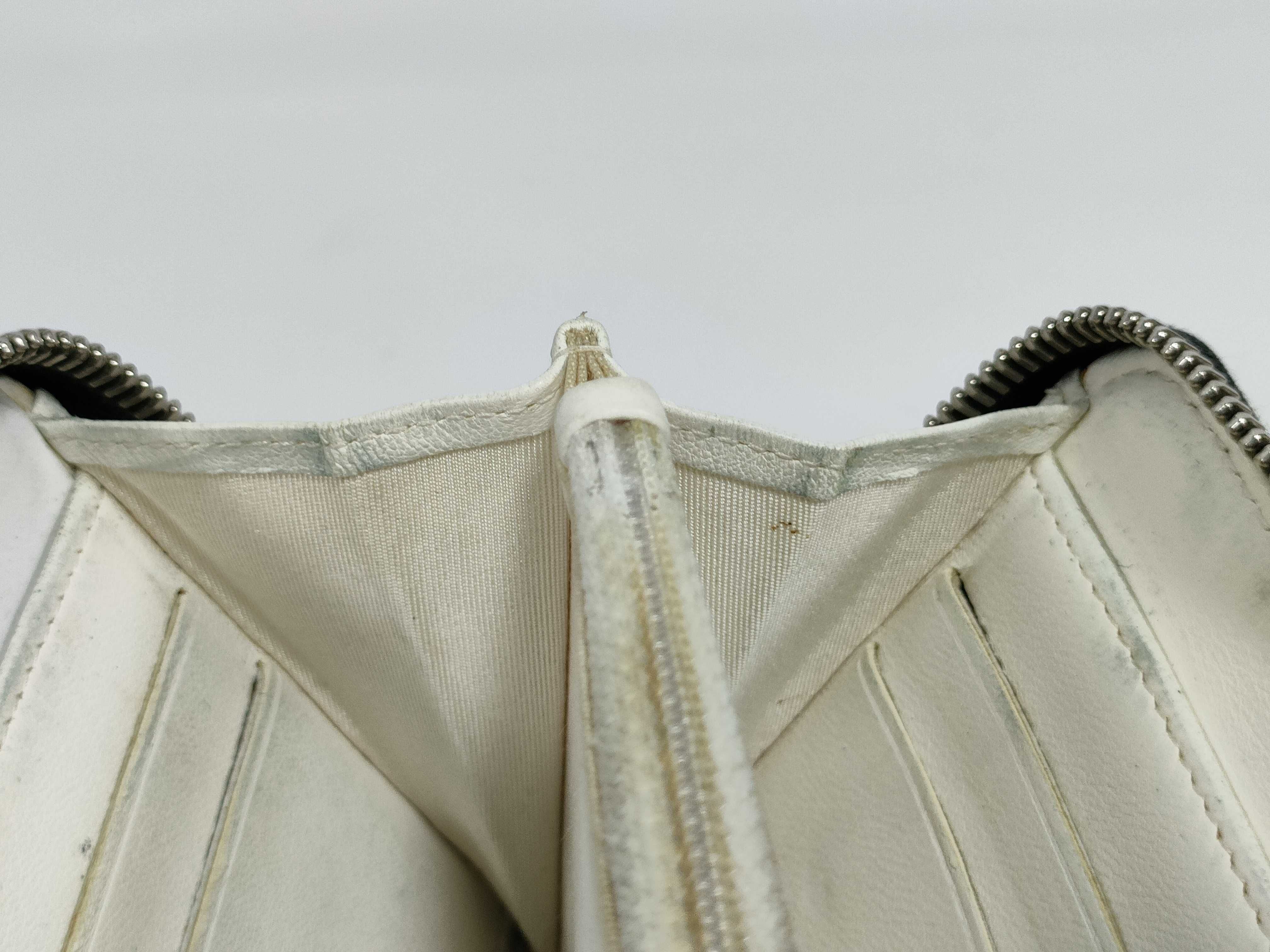 Calfskin Coco Mark Bicolor Round Zip Wallet — view 14