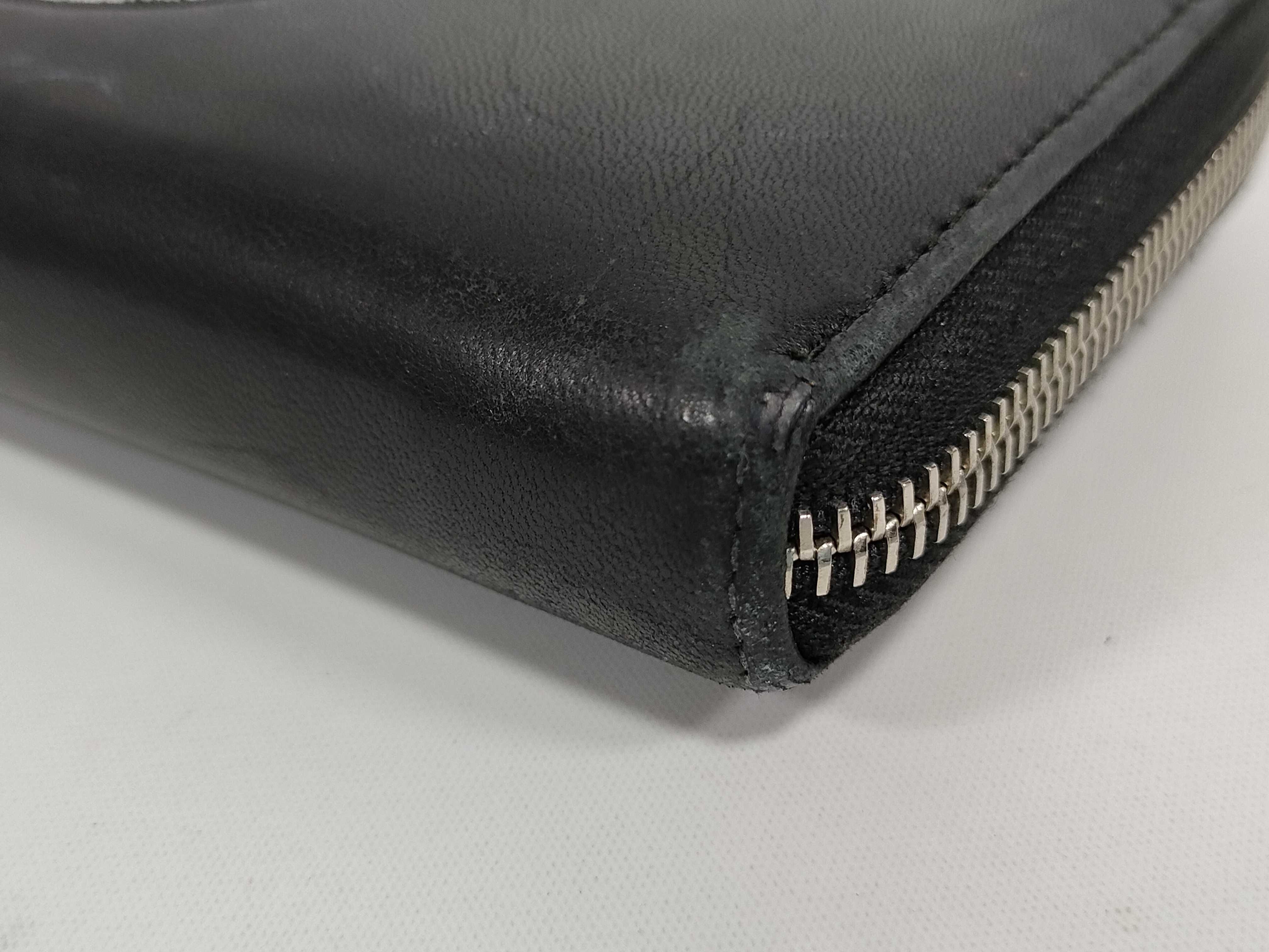 Calfskin Coco Mark Bicolor Round Zip Wallet — view 4
