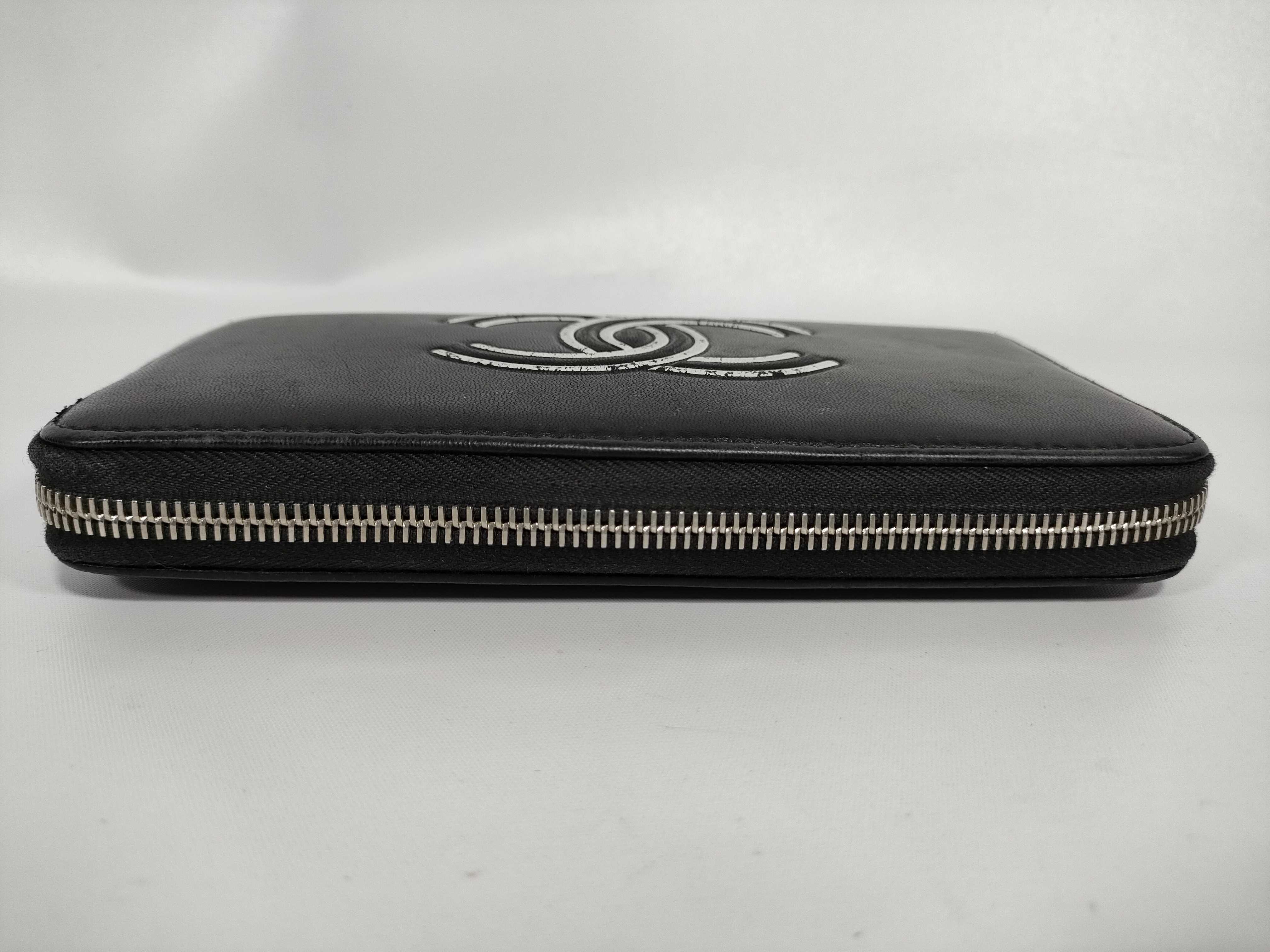 Calfskin Coco Mark Bicolor Round Zip Wallet — view 7