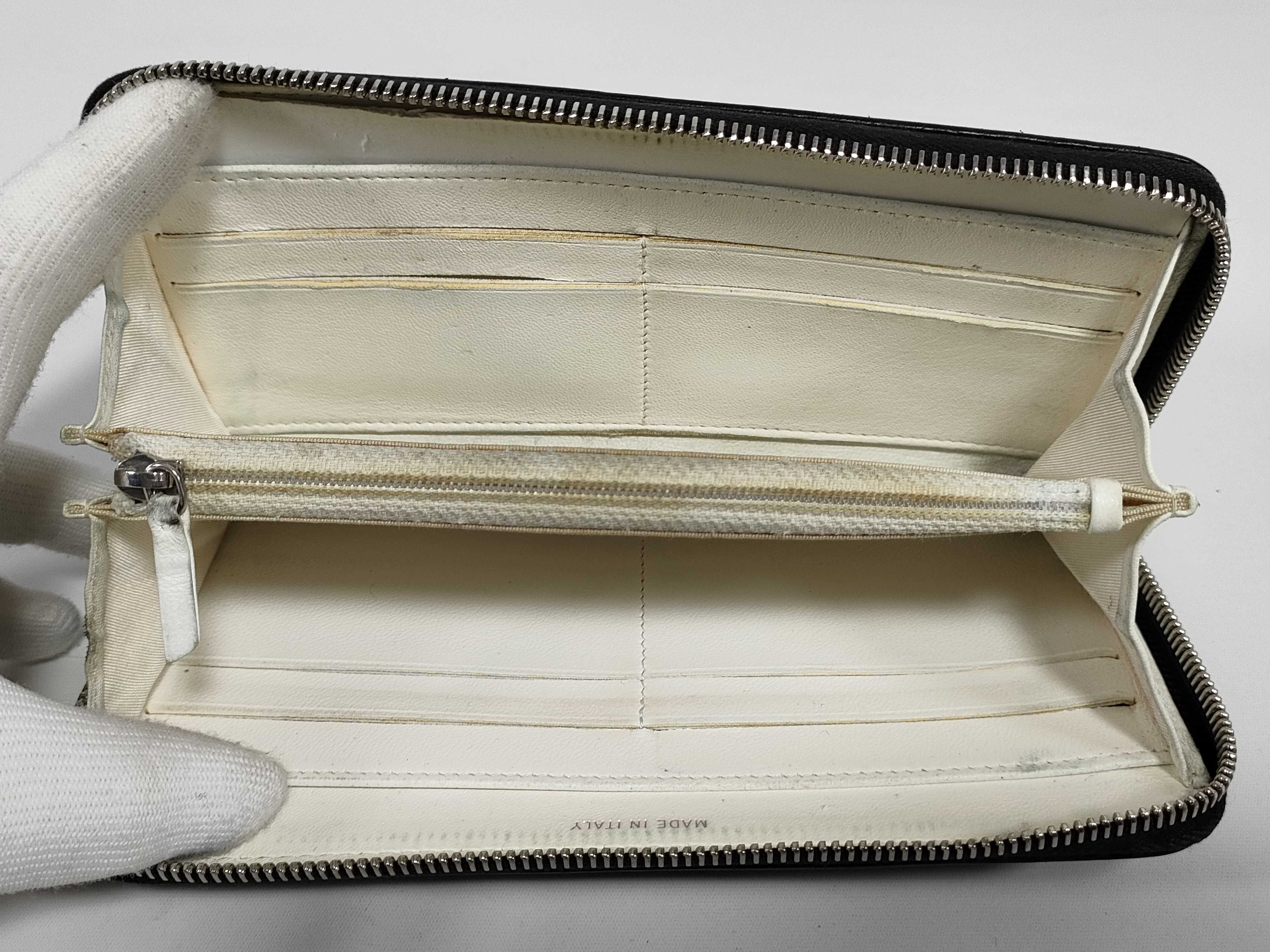 Calfskin Coco Mark Bicolor Round Zip Wallet — view 9