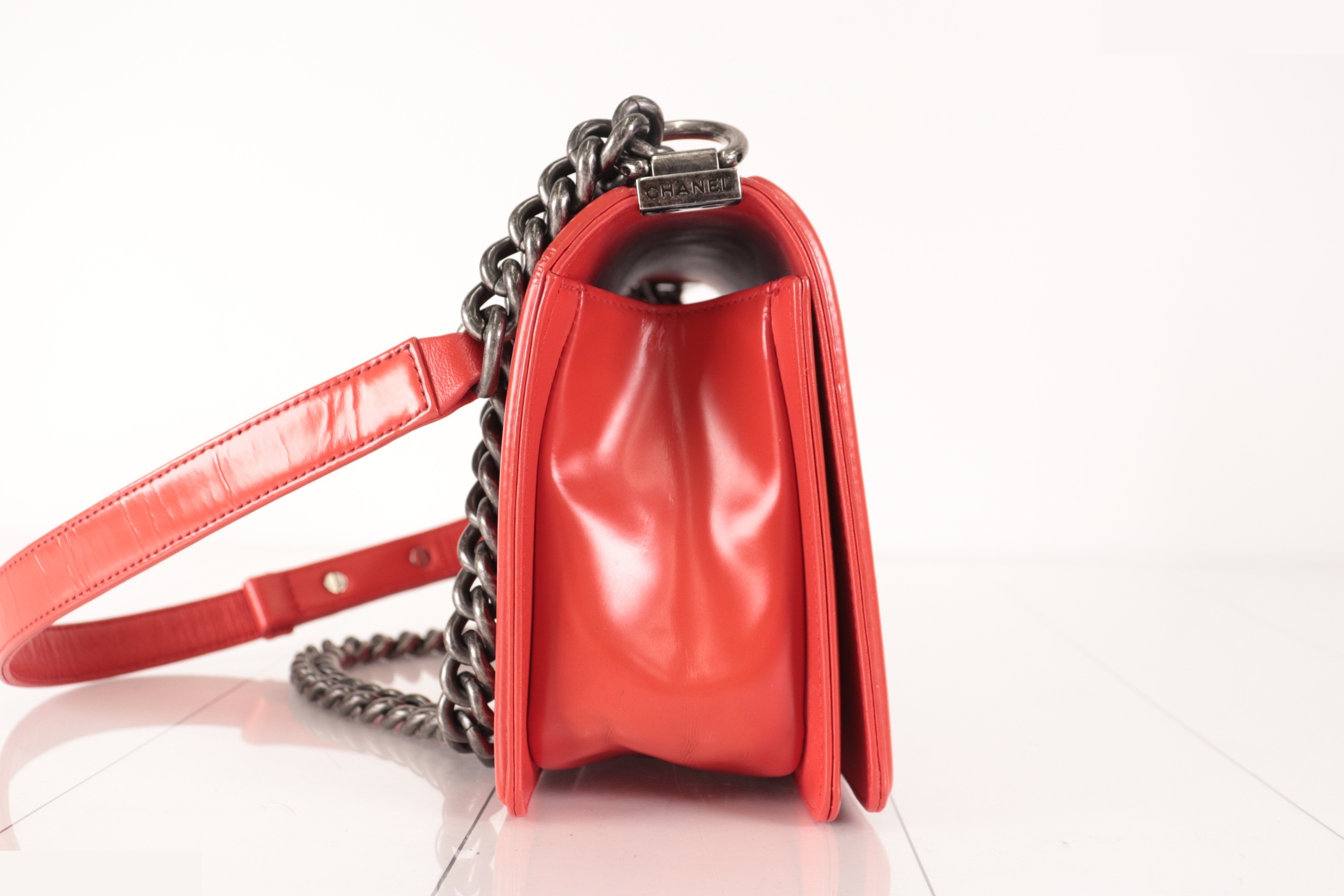 Boy Chanel patent leather chain shoulder bag, red, serial number 21 series. — view 4