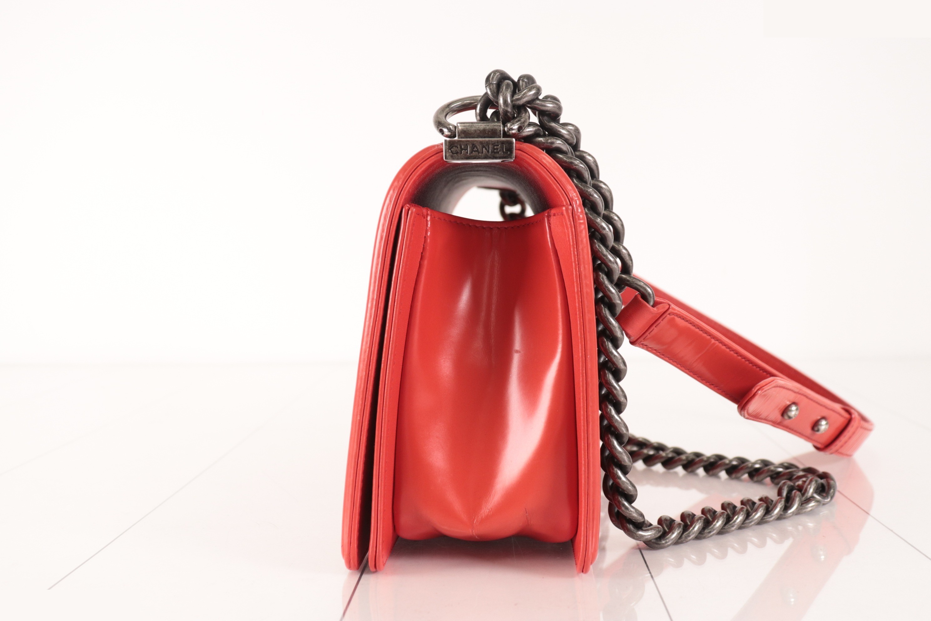 Boy Chanel patent leather chain shoulder bag, red, serial number 21 series. — view 5