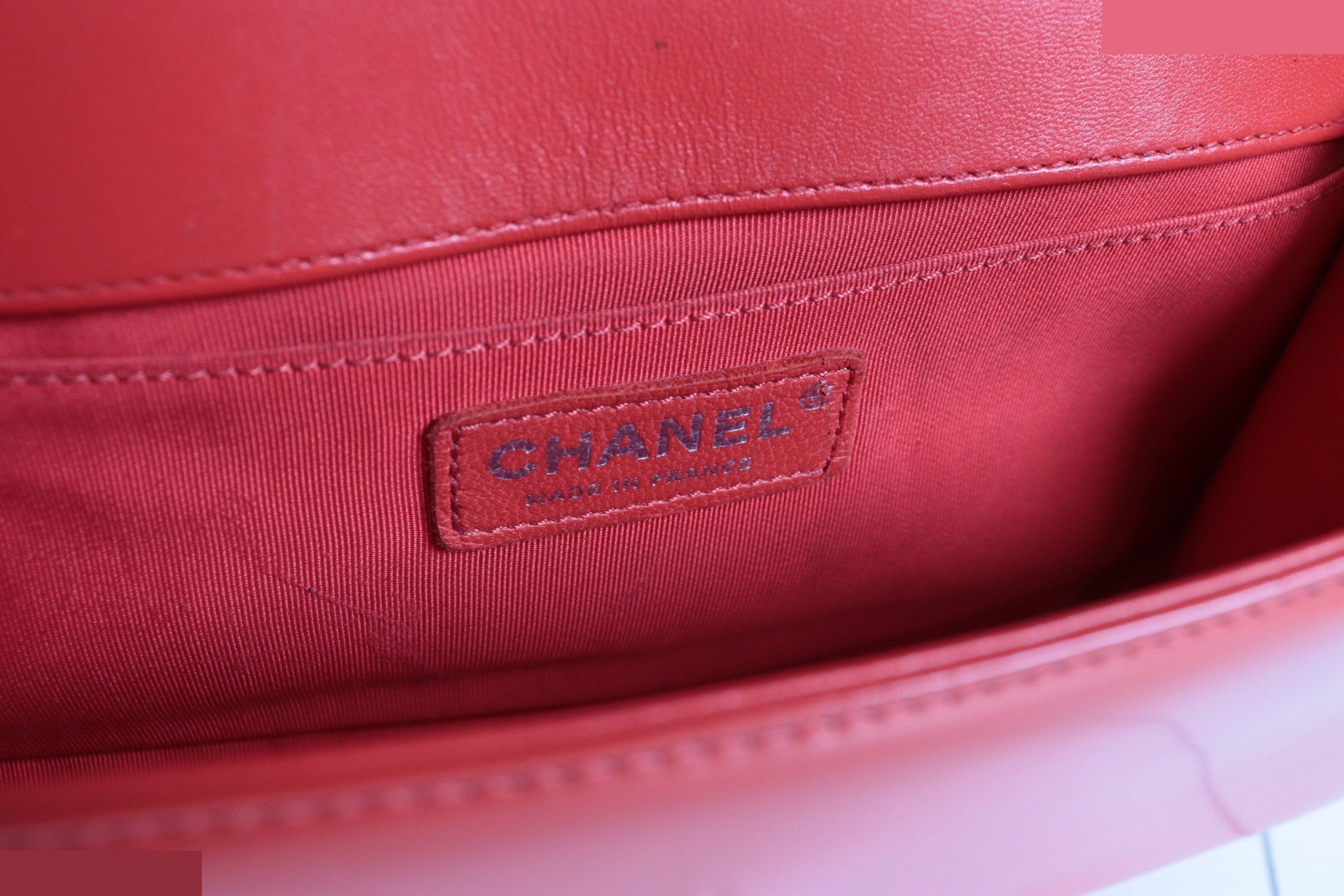 Boy Chanel patent leather chain shoulder bag, red, serial number 21 series. — view 8