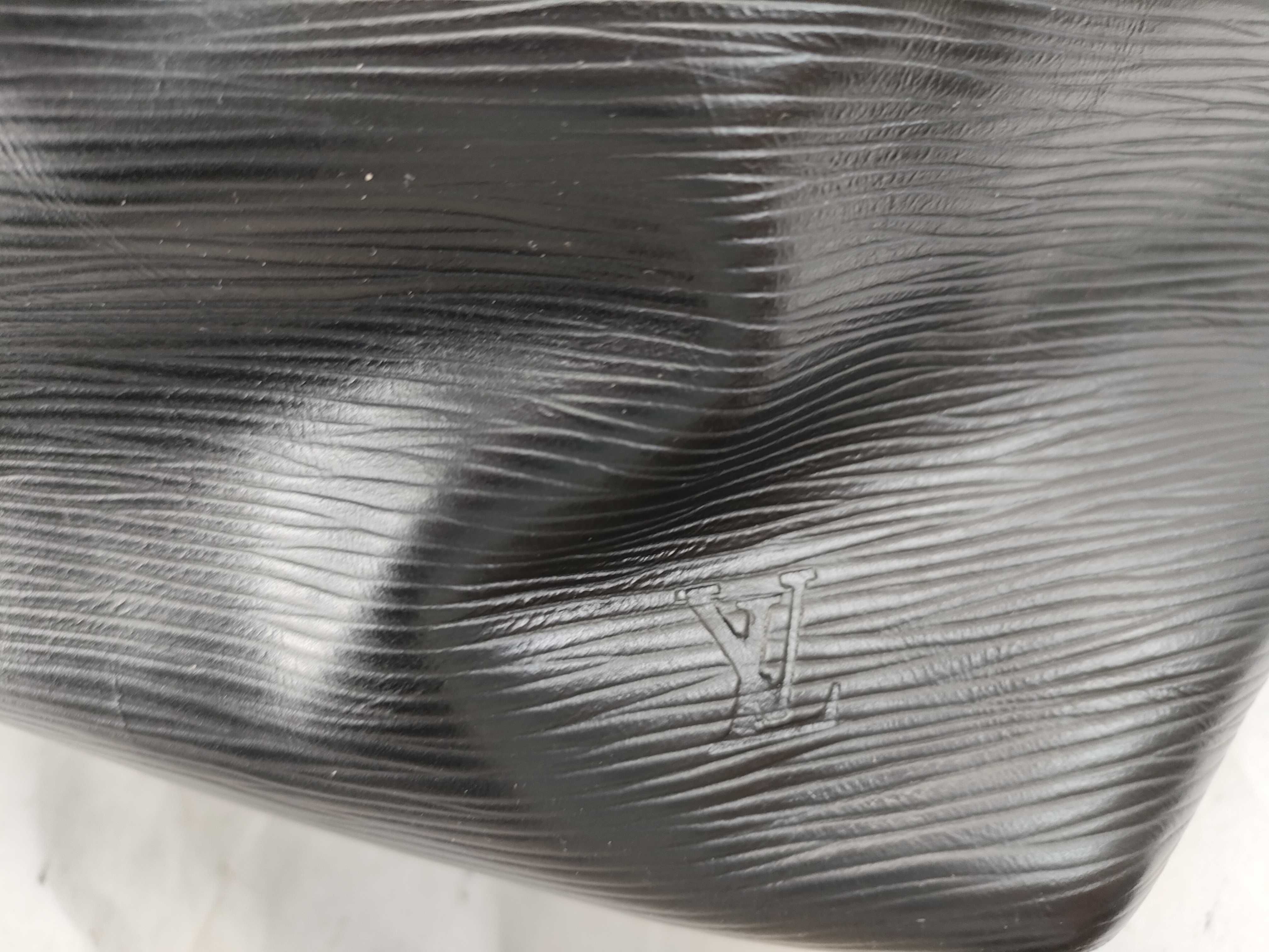 Epi Noe Black Shoulder Bag — view 5