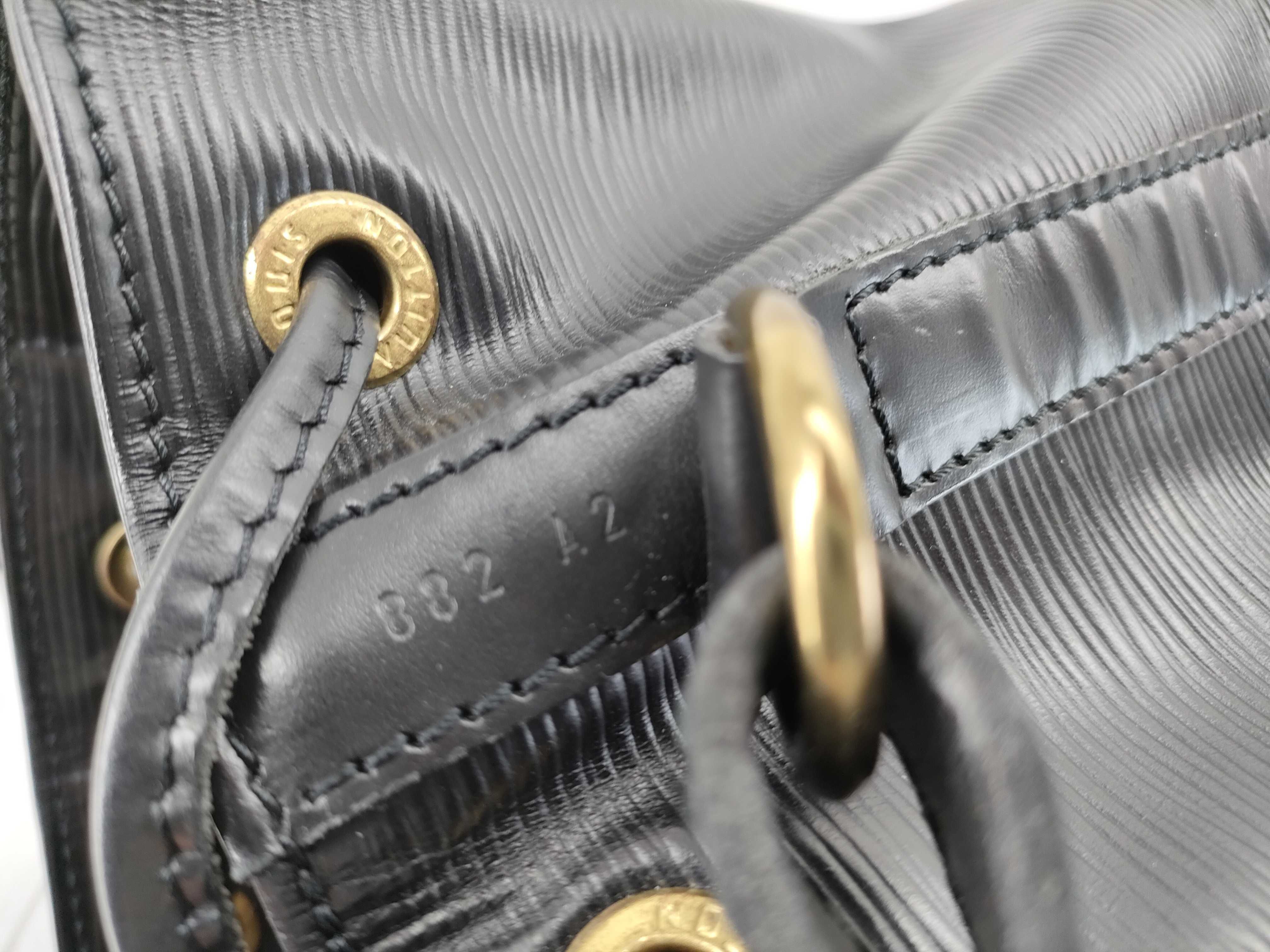 Epi Noe Black Shoulder Bag — view 9