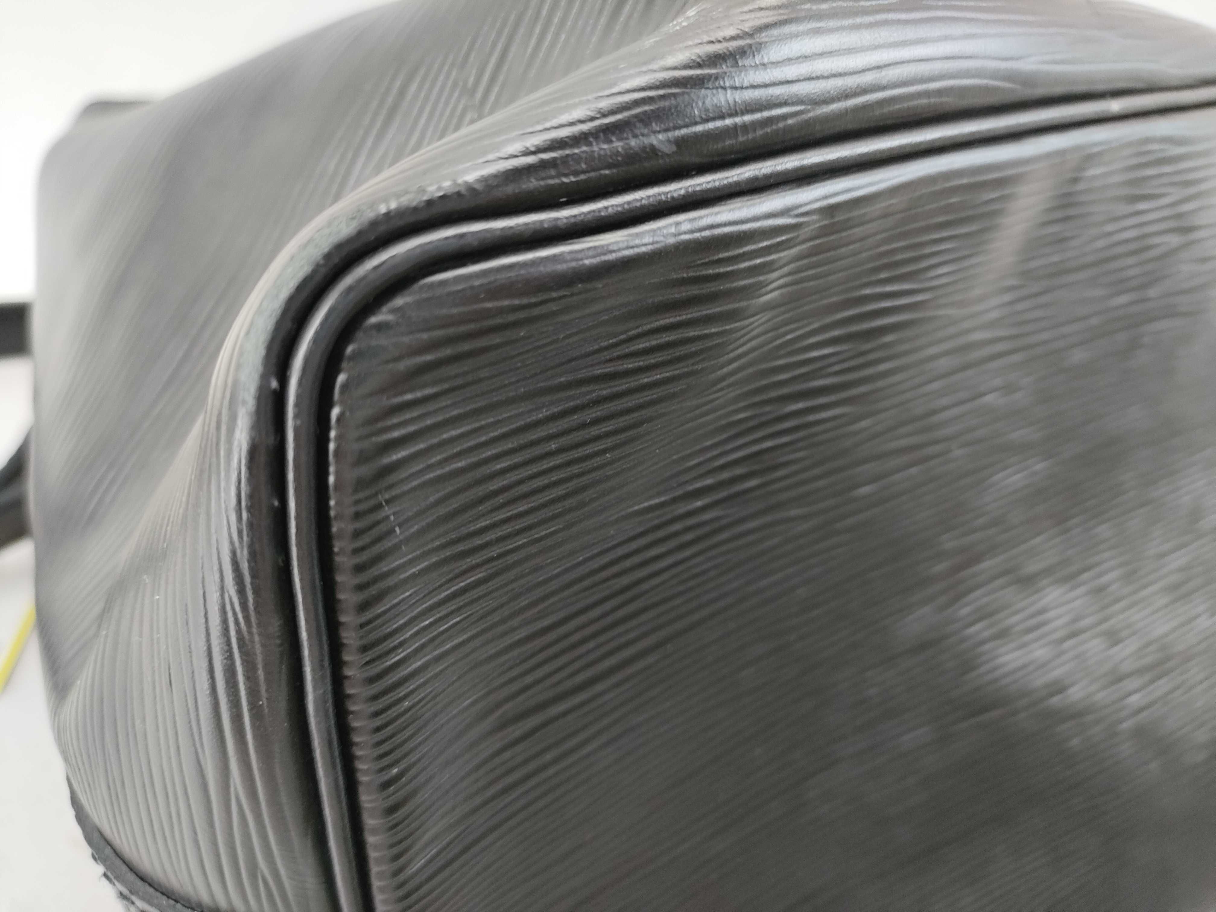 Epi Noe Black Shoulder Bag — view 10