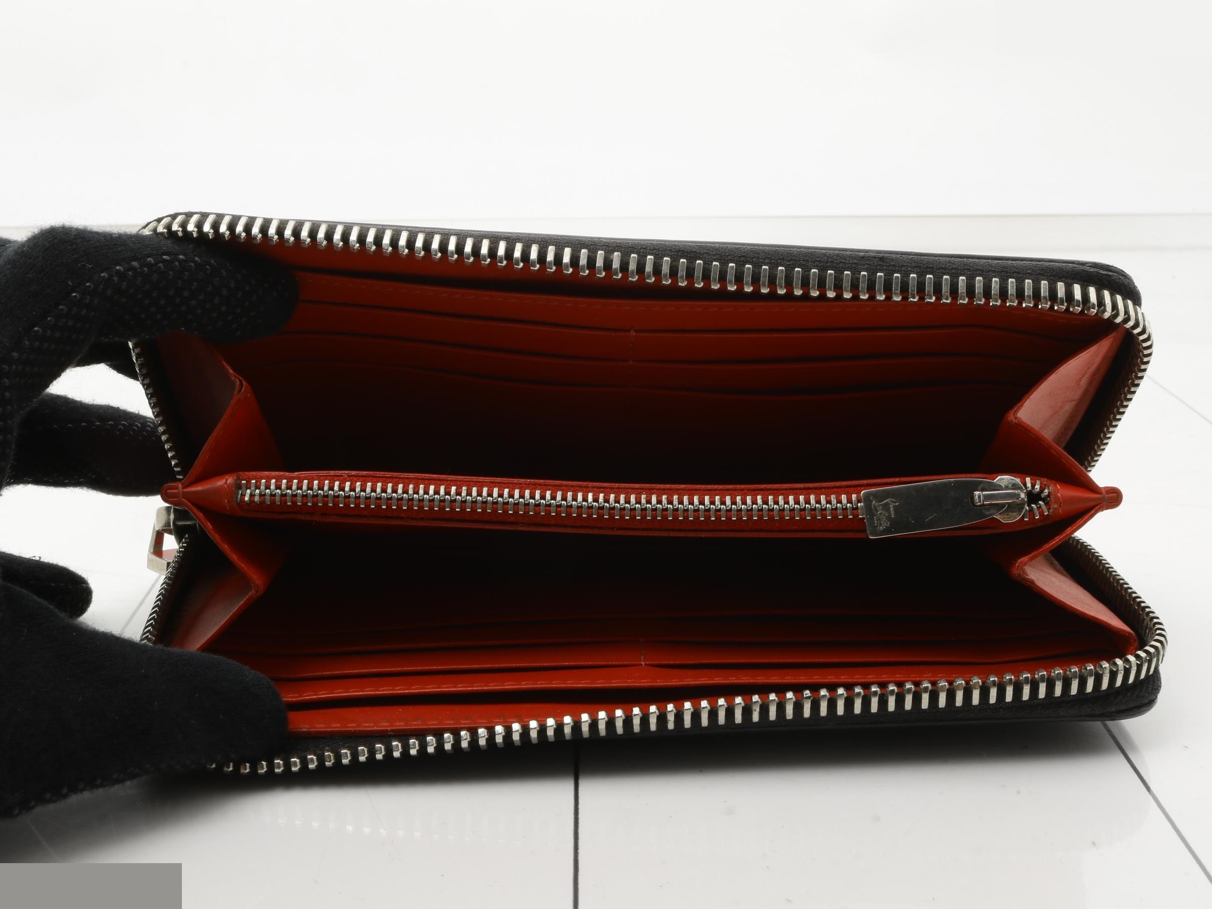 Other lines: Bags and Wallets — view 4