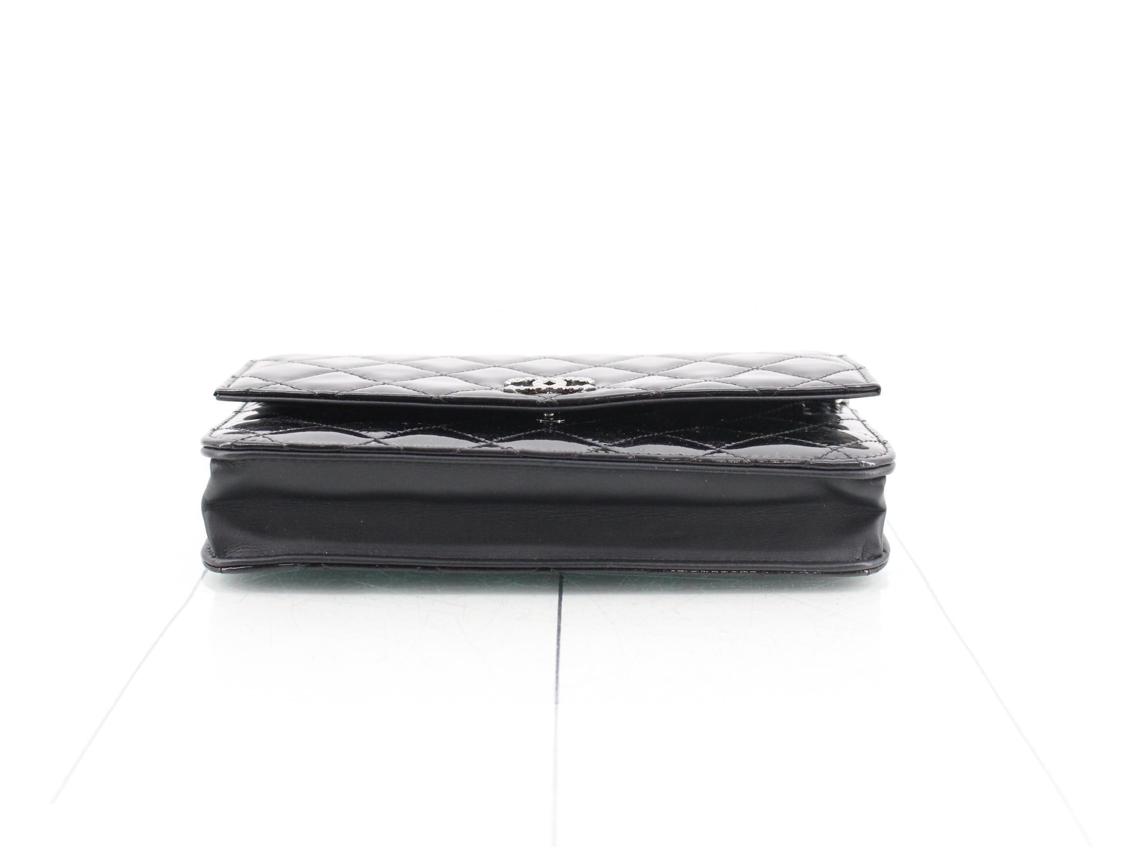 Chain wallet, patent leather, black — view 3