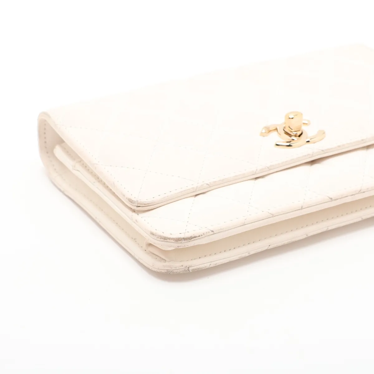 Trendy CC Lambskin Chain Wallet, White with Gold Hardware, LN7T75T4, Random Plate — view 4