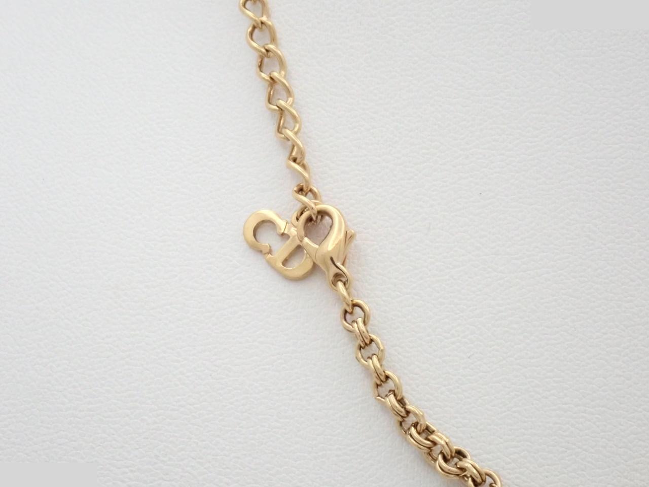 Gold necklace with stone, chain approximately 40cm long. — view 2