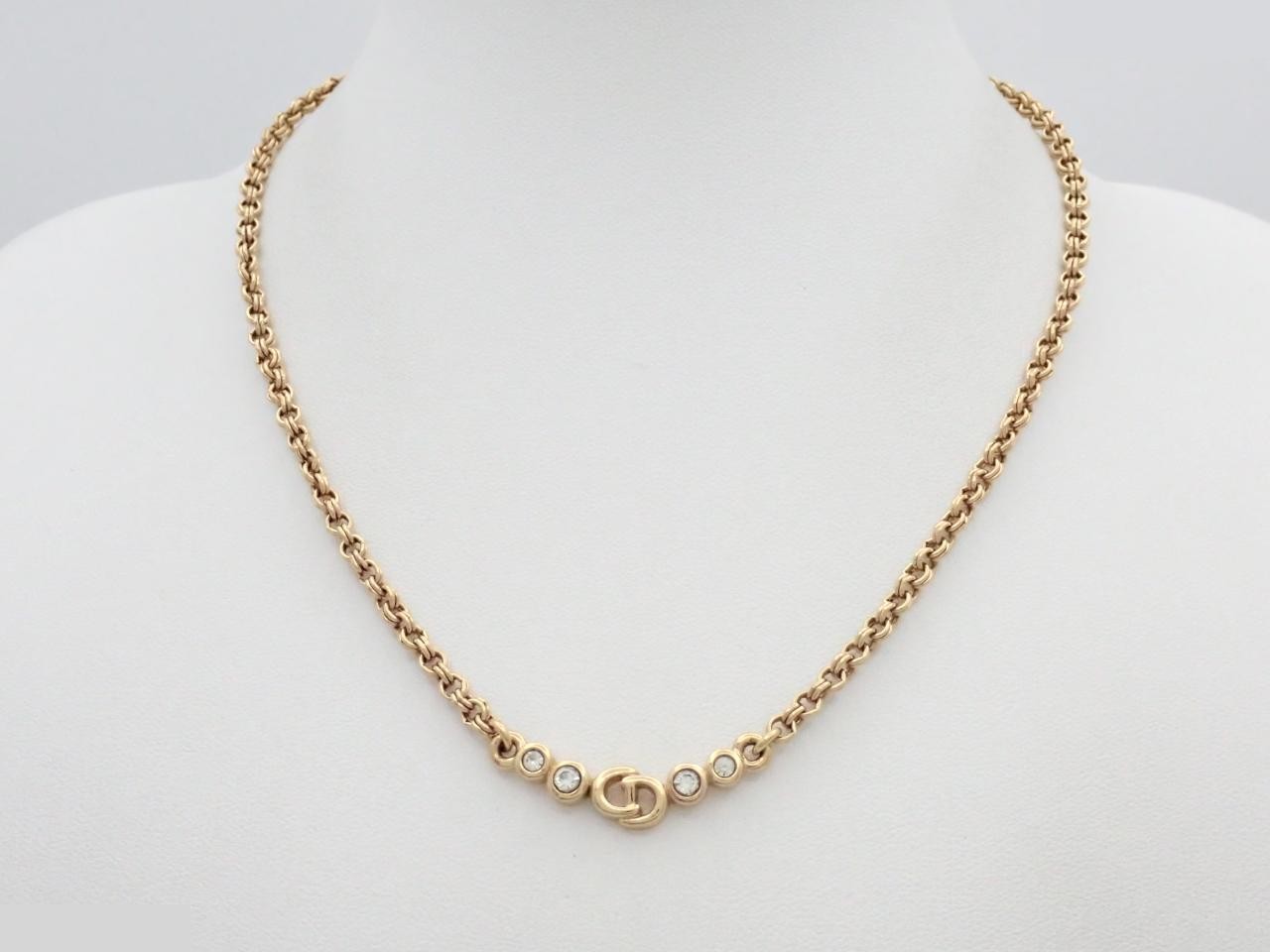Gold necklace with stone, chain approximately 40cm long. — view 3