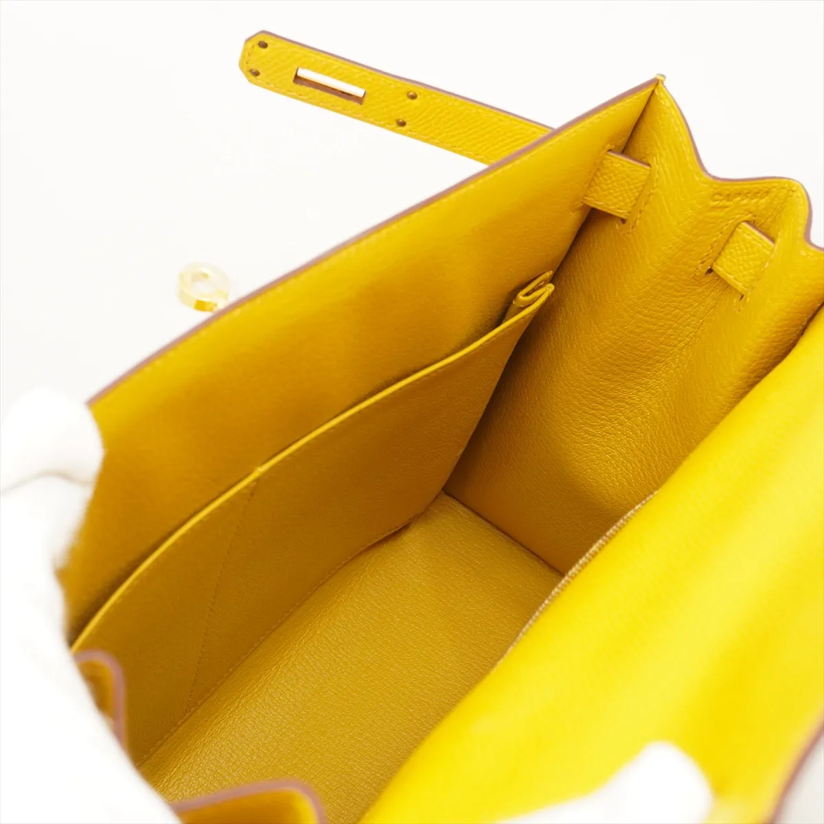 Kelly 28 Serie Vaux Epson Jaune Ambre Gold hardware C:2018 Storage bag included Strap unopened — view 10