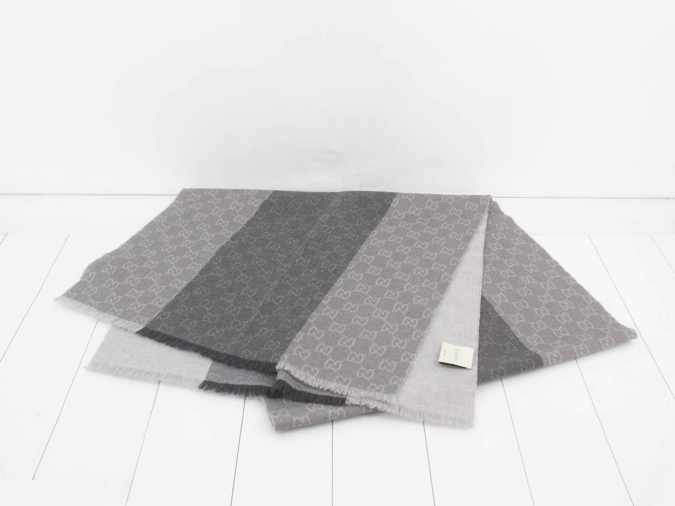 GG pattern scarf, gray and black. — view 2