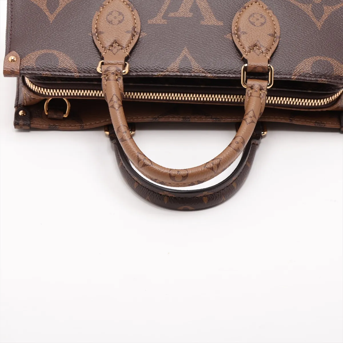 Giant Monogram Reverse OnTheGo EW M46653 Brown (RFID detected) — view 5