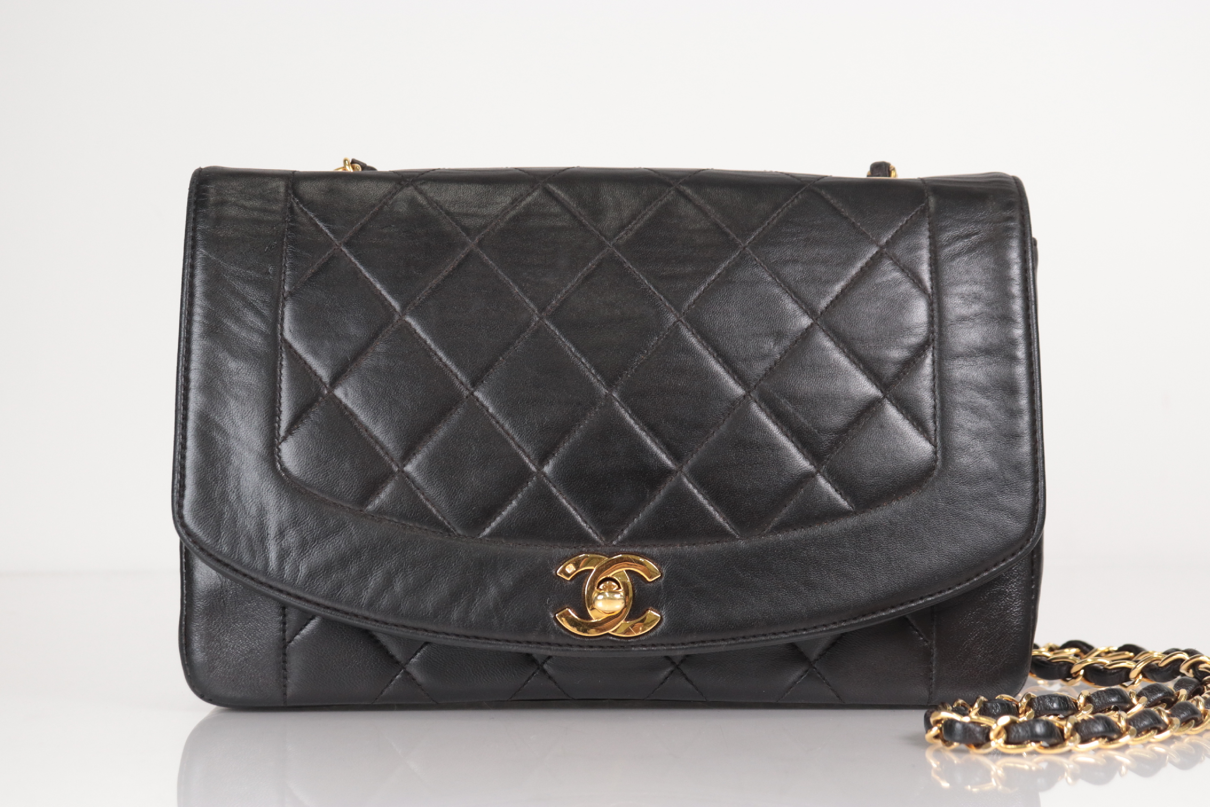 Diana 25 Lambskin Chain Shoulder Bag (Serial No. 2) — view 2