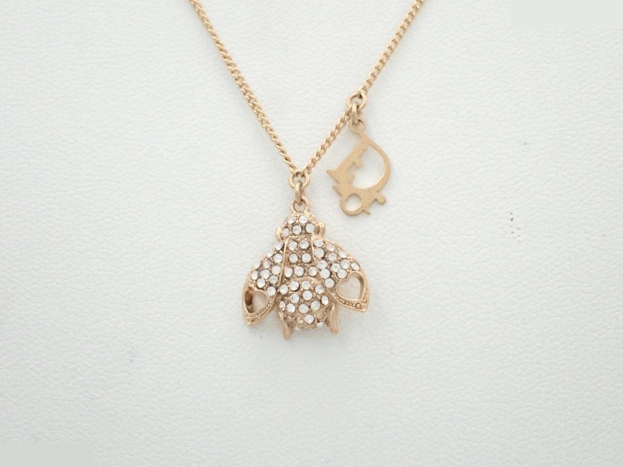 Other lines: Precious metal necklaces and pendants, chain approximately 44cm.