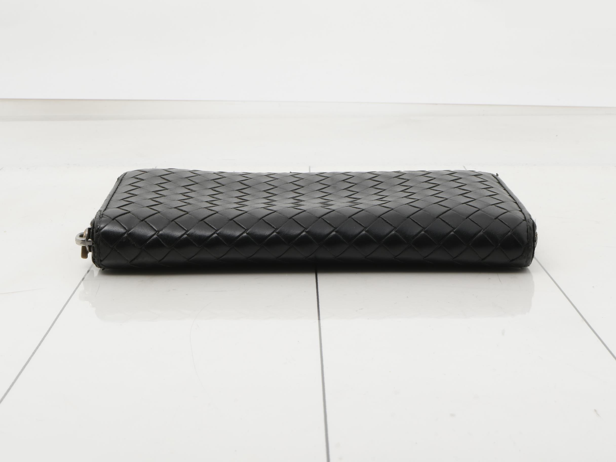 Intrecciato Leather Round Zipper Long Wallet — view 3