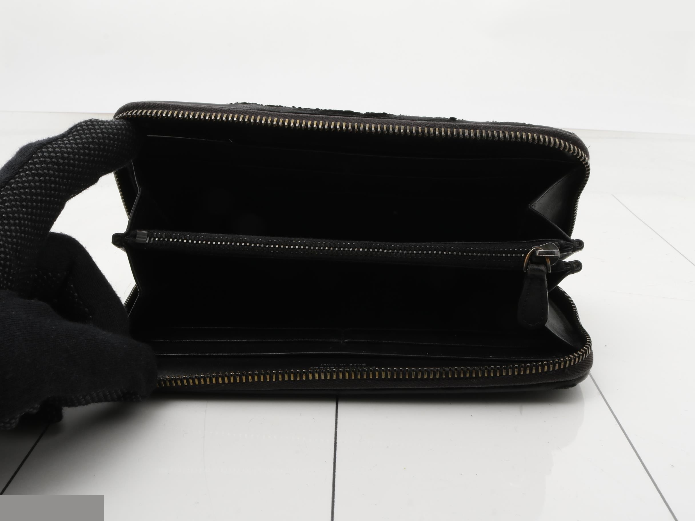 Intrecciato Leather Round Zipper Long Wallet — view 4