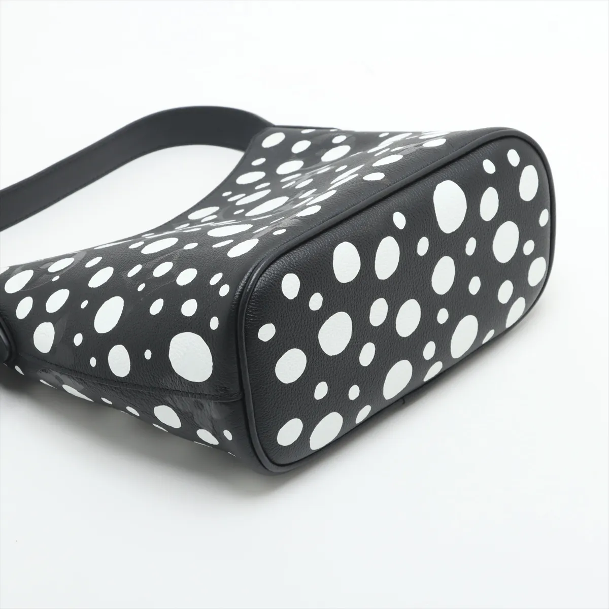 x Yayoi Kusama LV x YK Marshmallow PM M46391 Black RFID reaction — view 4