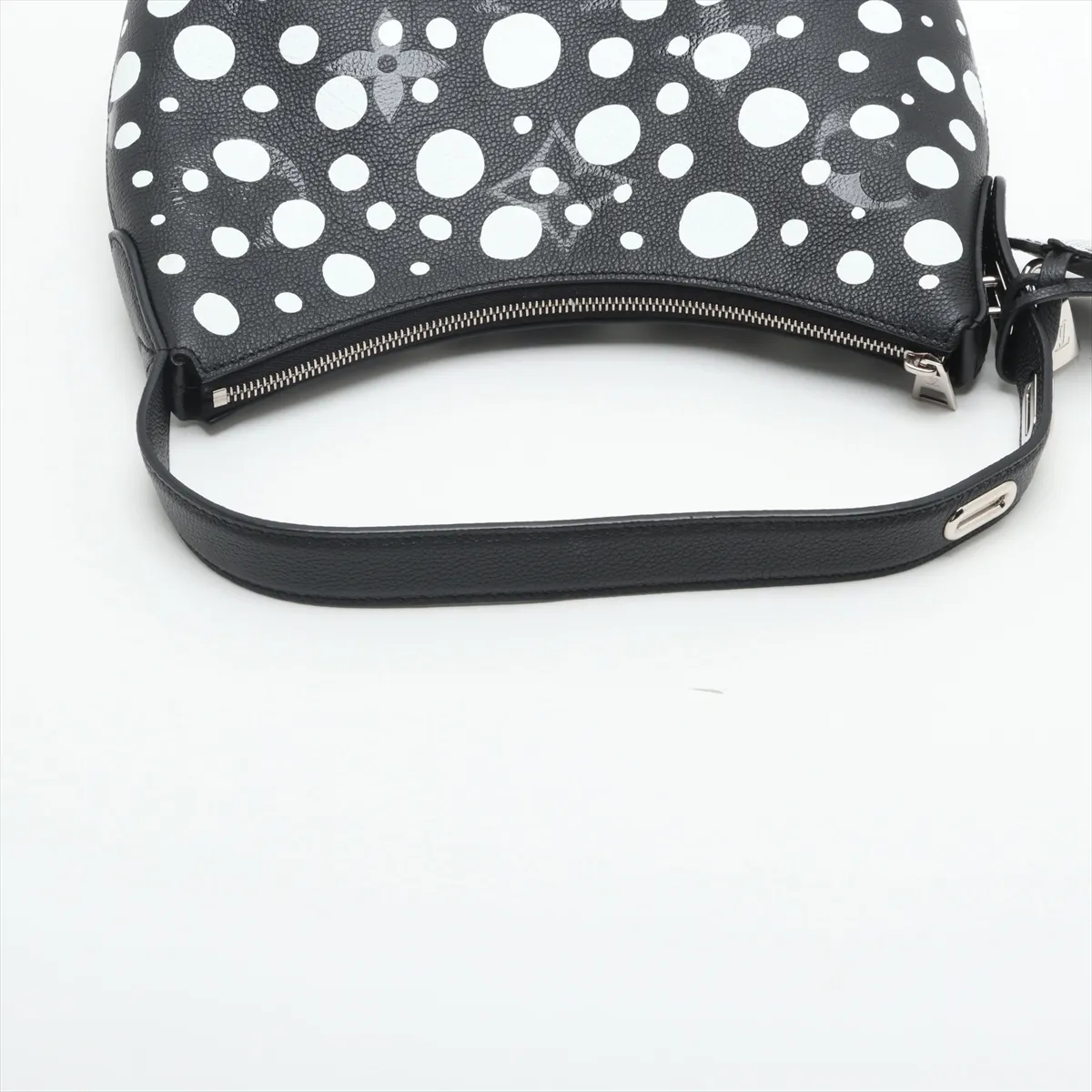 x Yayoi Kusama LV x YK Marshmallow PM M46391 Black RFID reaction — view 5