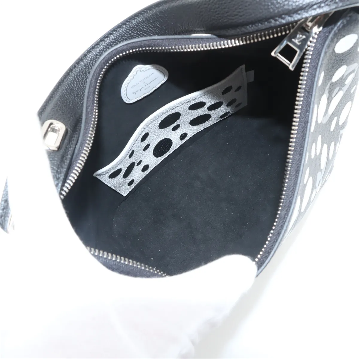 x Yayoi Kusama LV x YK Marshmallow PM M46391 Black RFID reaction — view 7
