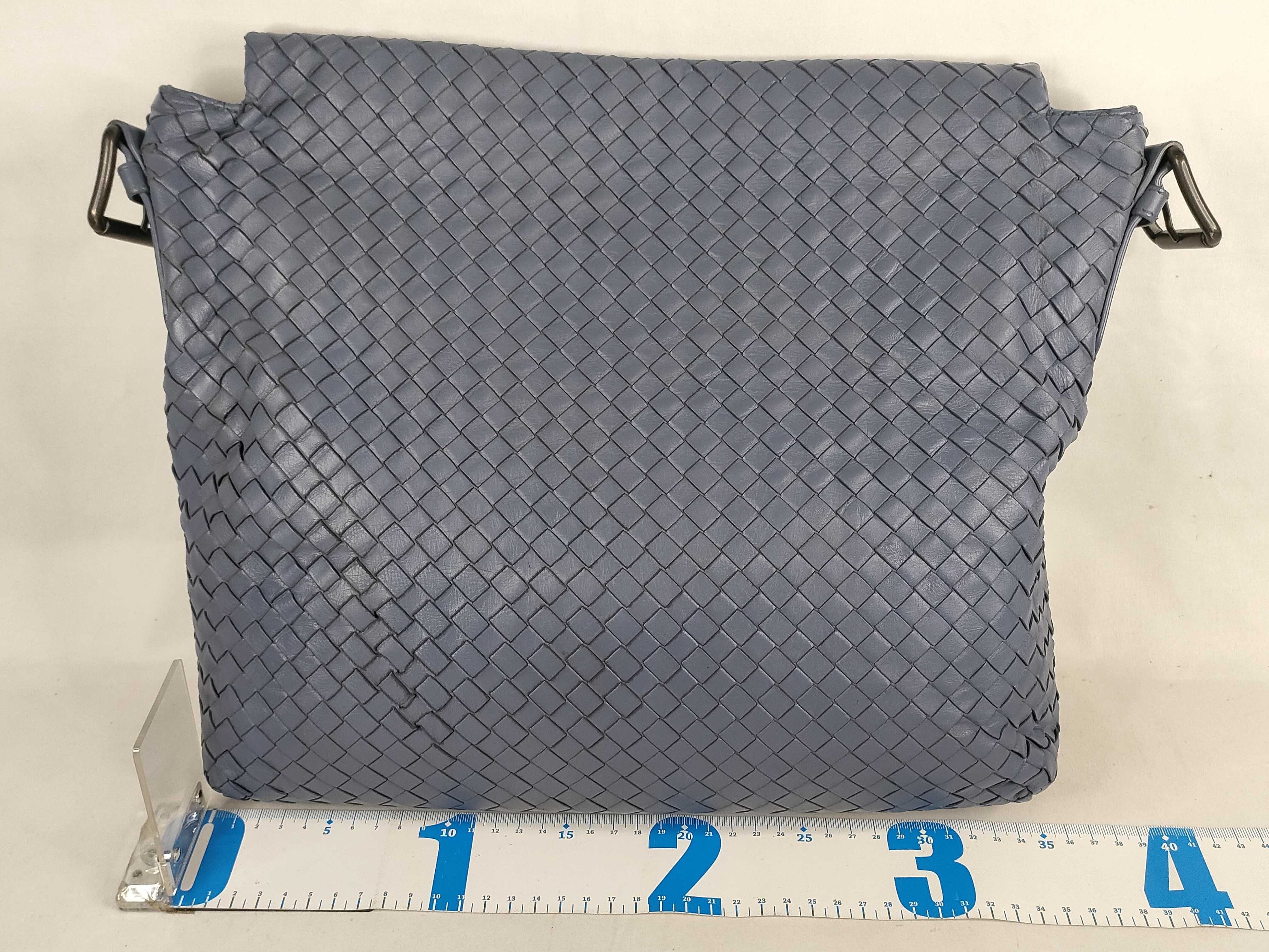 Intrecciato Bottega Veneta Shoulder Bag — view 2