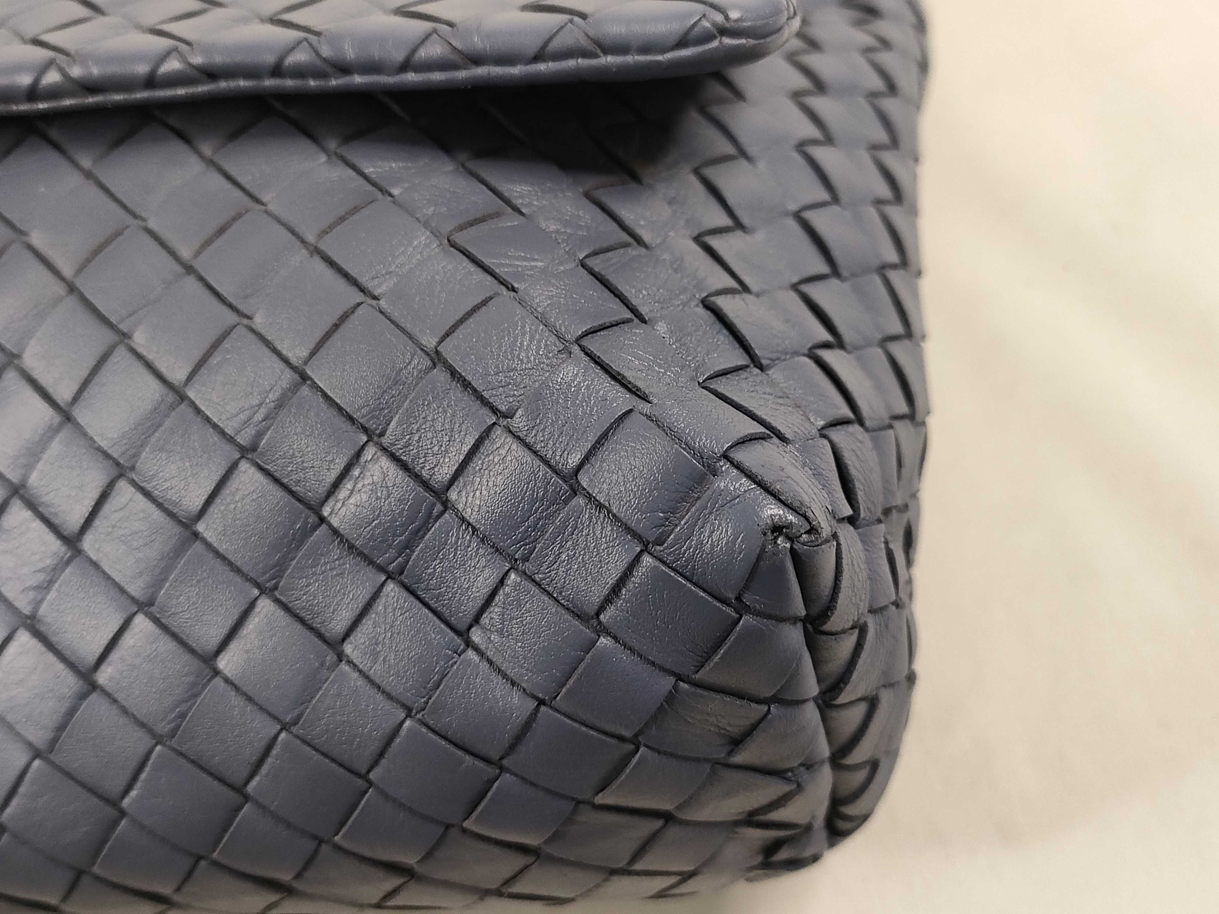 Intrecciato Bottega Veneta Shoulder Bag — view 6