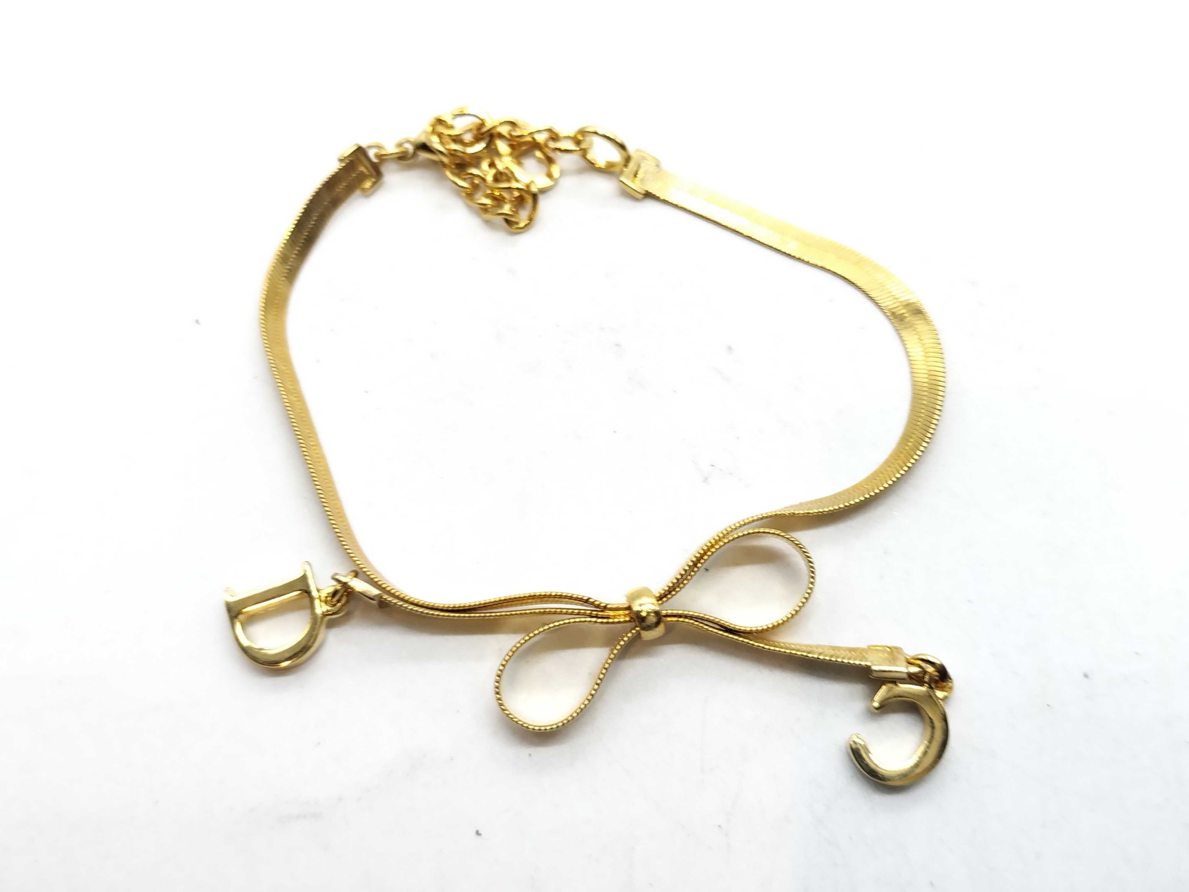 Gold-Colored Ribbon Motif Bracelet (Bracelet/Bangle) — view 2