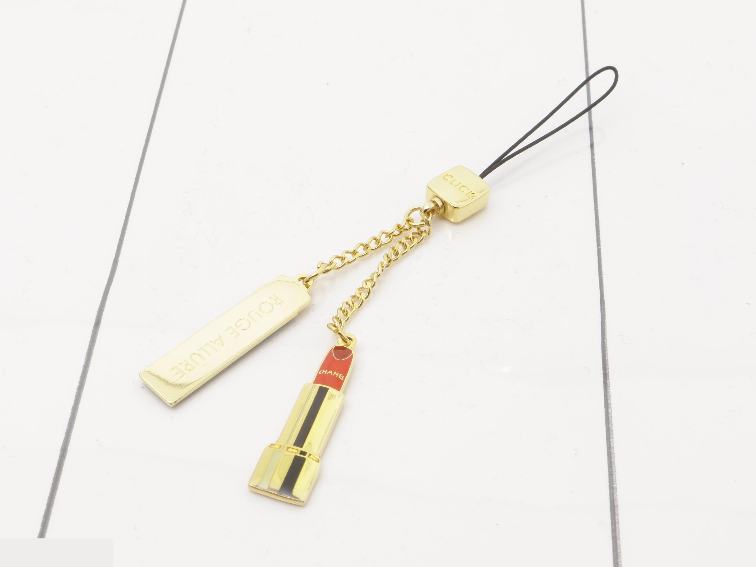 lip motif strap keychain