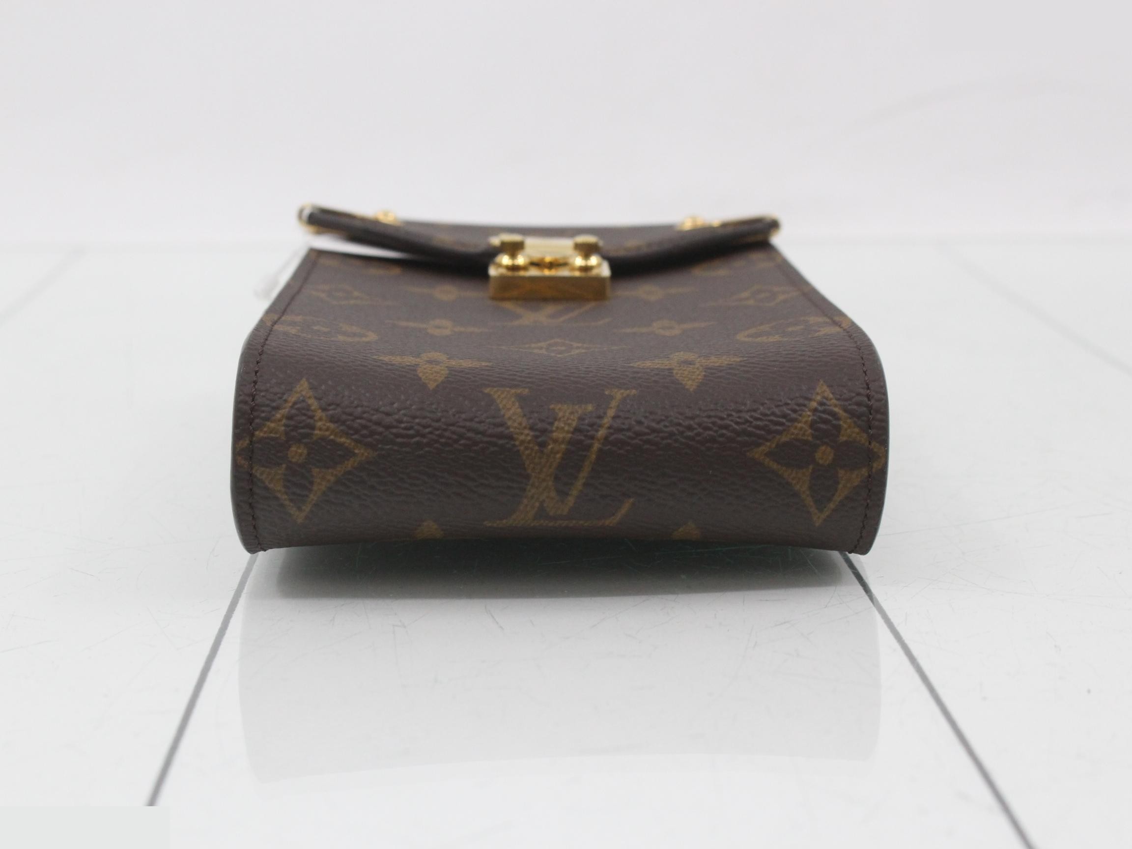 Phone pouch Metis, retail price ¥189,200, unused, stored item, protective seals still attached. — view 3
