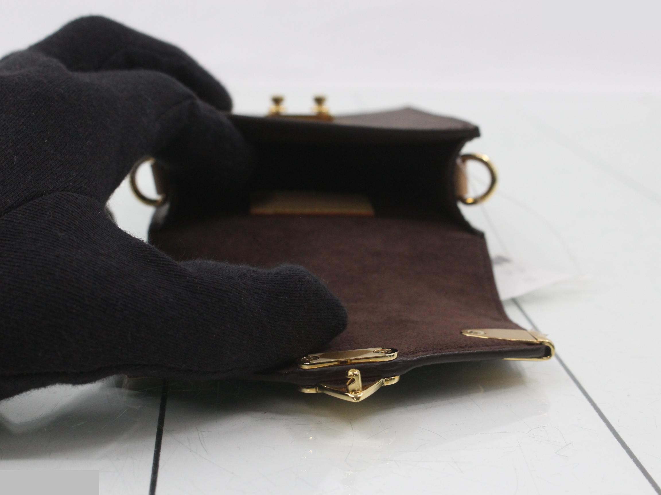 Phone pouch Metis, retail price ¥189,200, unused, stored item, protective seals still attached. — view 4