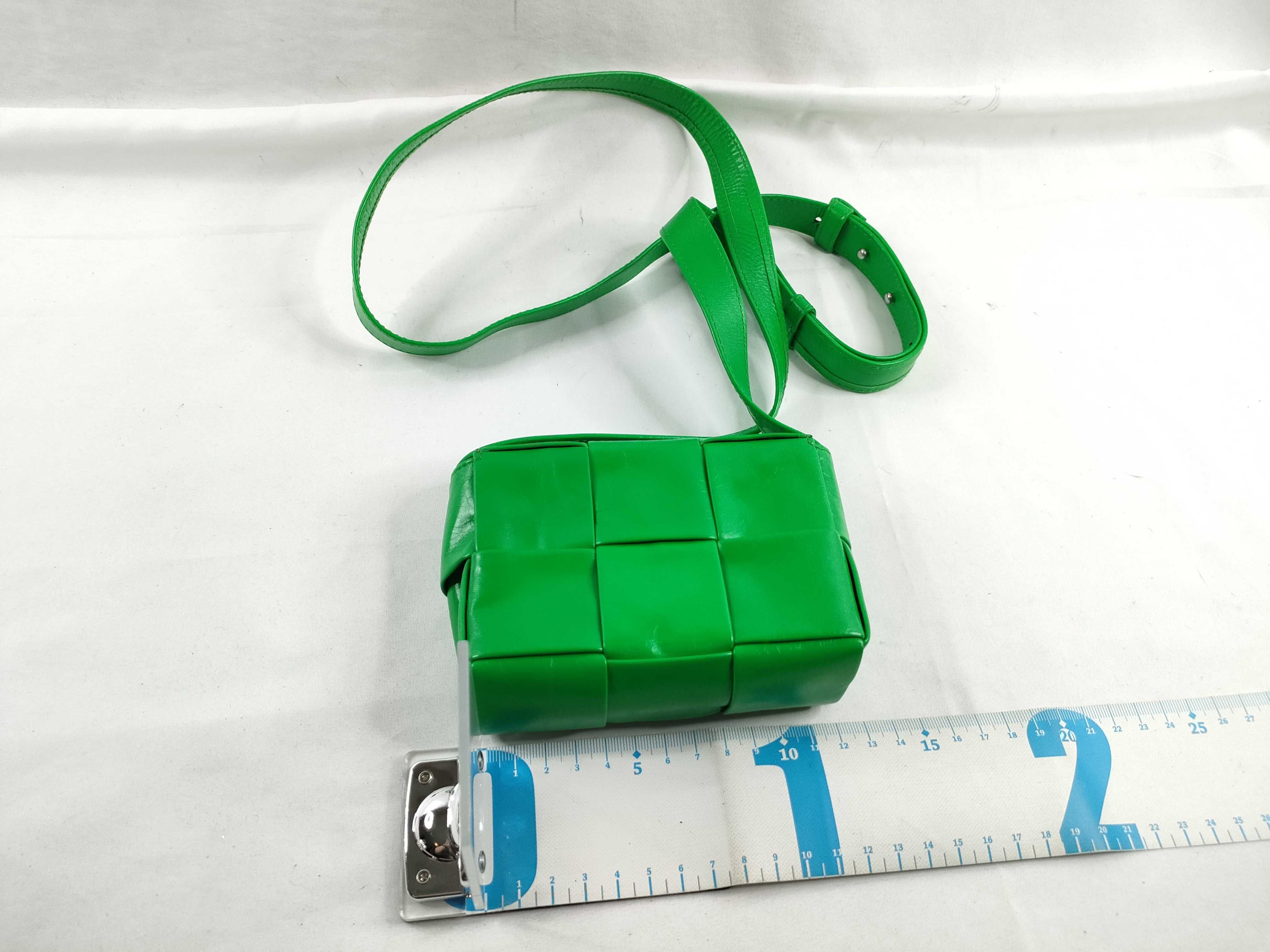 Intrecciato Candy Cassette Intrecciato Paraquito Shoulder Bag — view 2