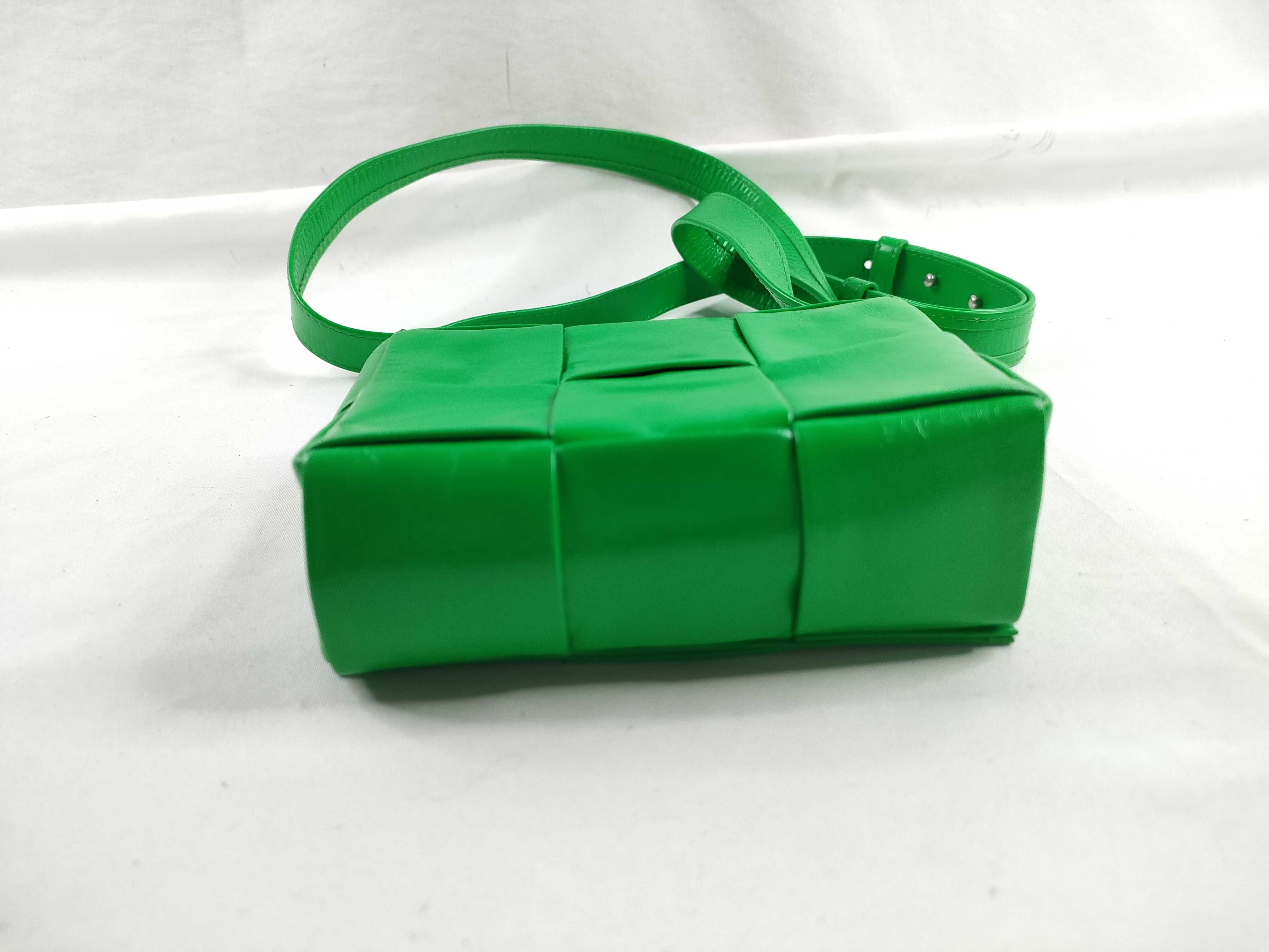 Intrecciato Candy Cassette Intrecciato Paraquito Shoulder Bag — view 4