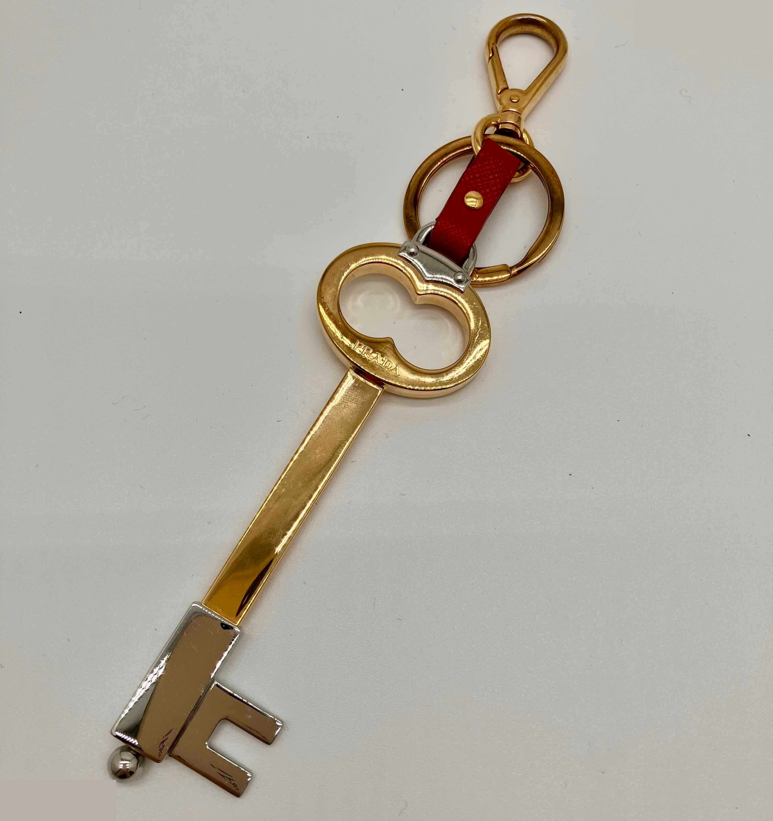 Other items: Small accessories, phone straps, keychains — view 2