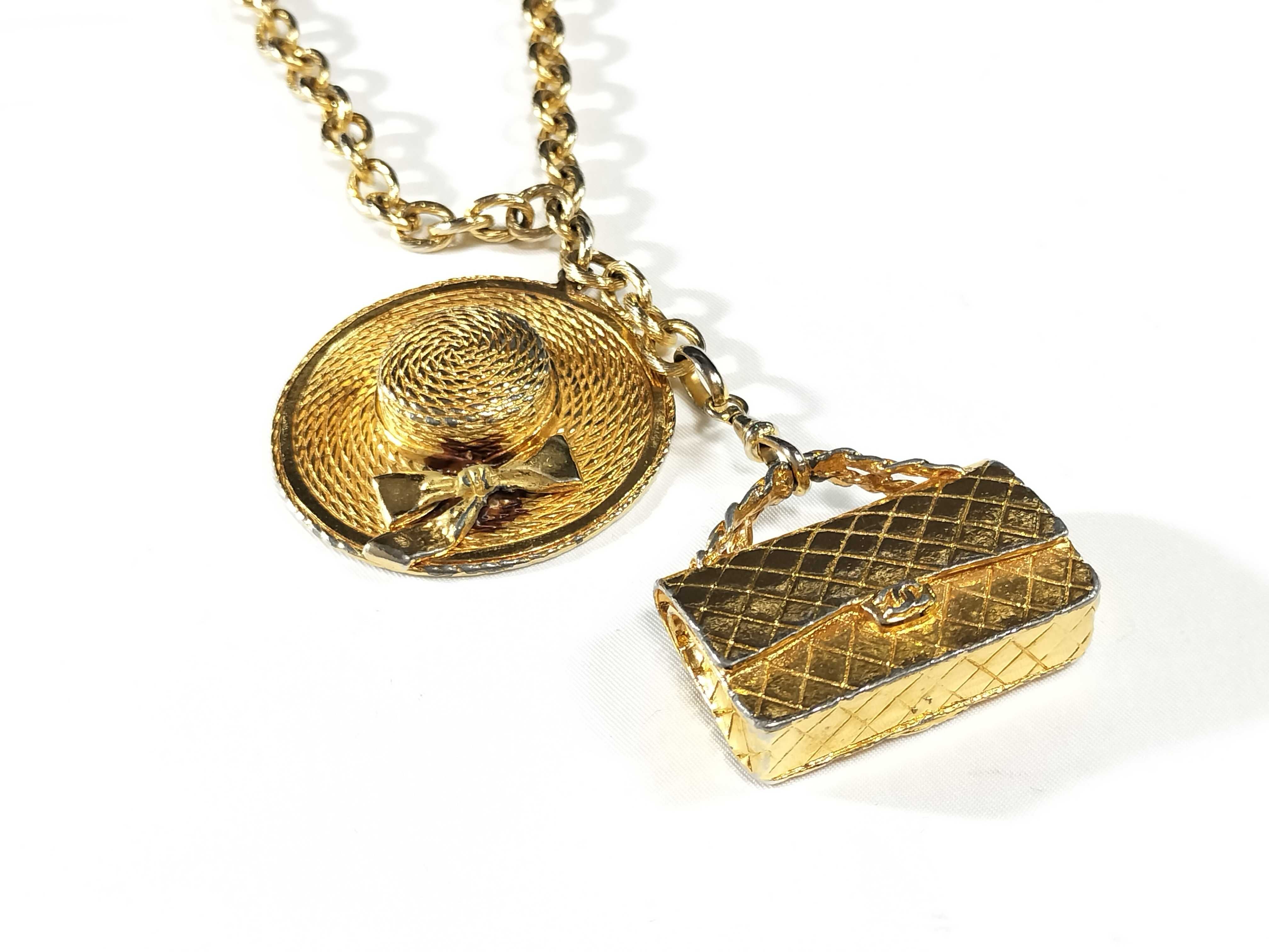 Matelassé bag, hat motif chain necklace, gold, and other accessories.
