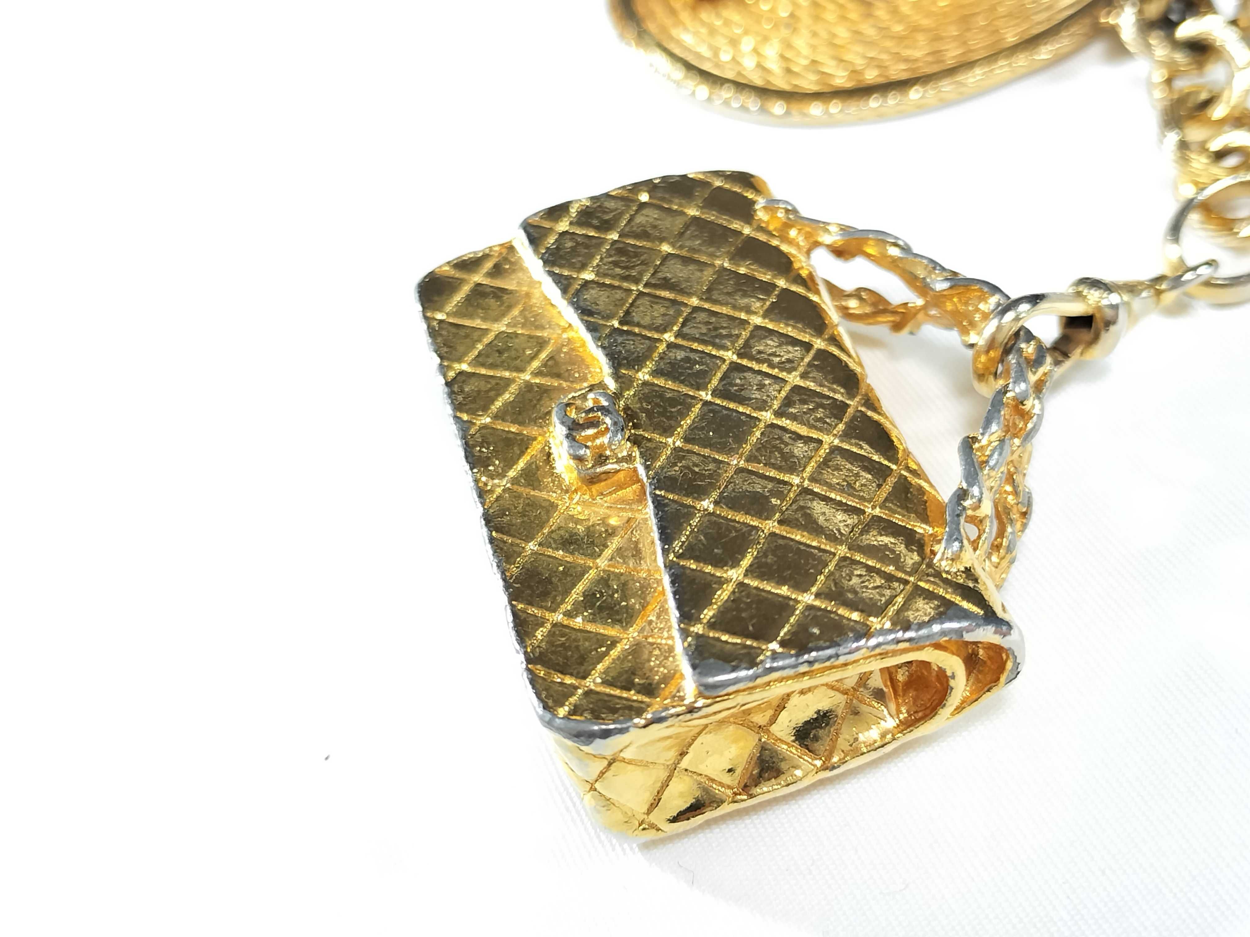 Matelassé bag, hat motif chain necklace, gold, and other accessories. — view 8