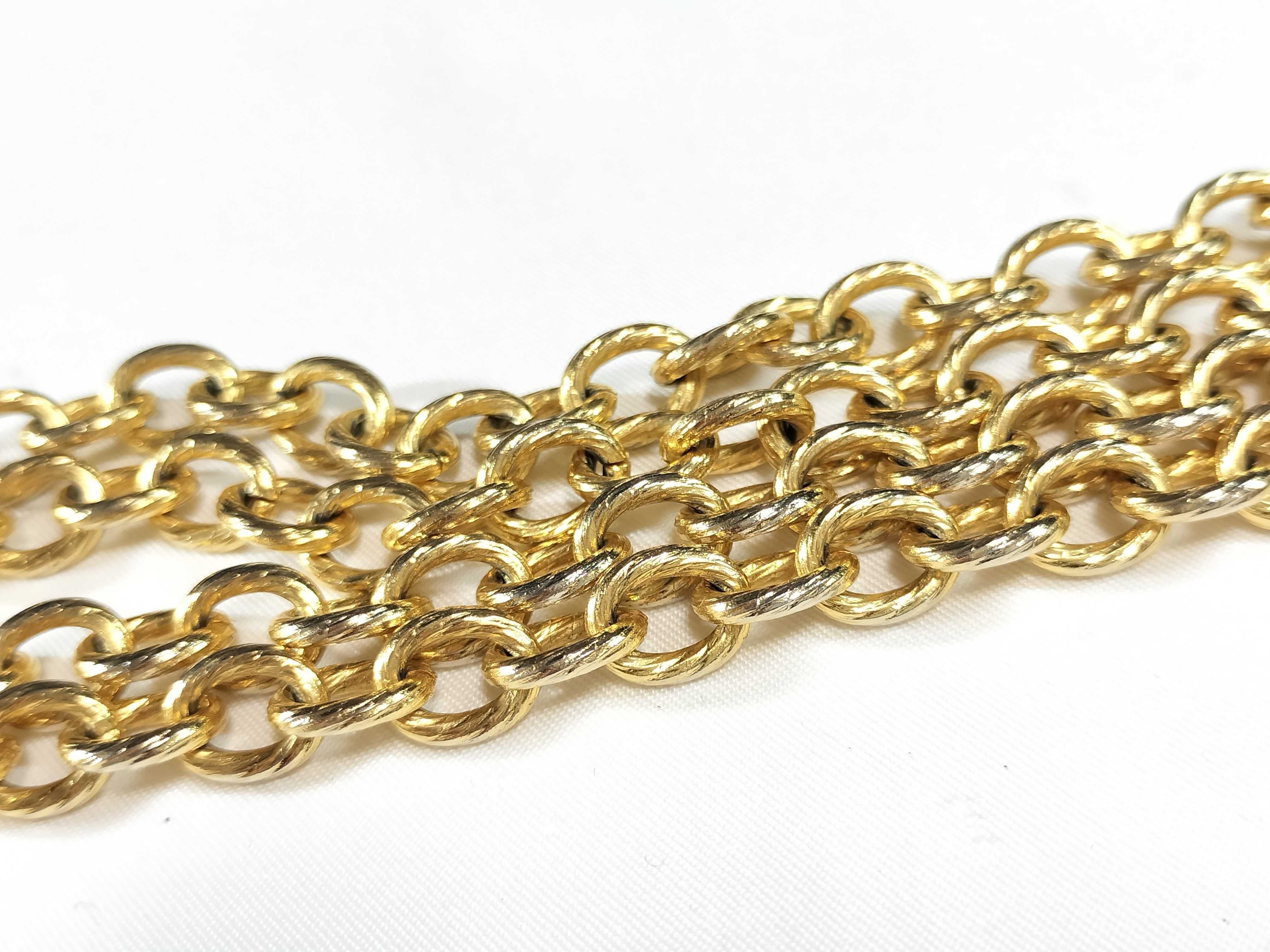 Matelassé bag, hat motif chain necklace, gold, and other accessories. — view 9