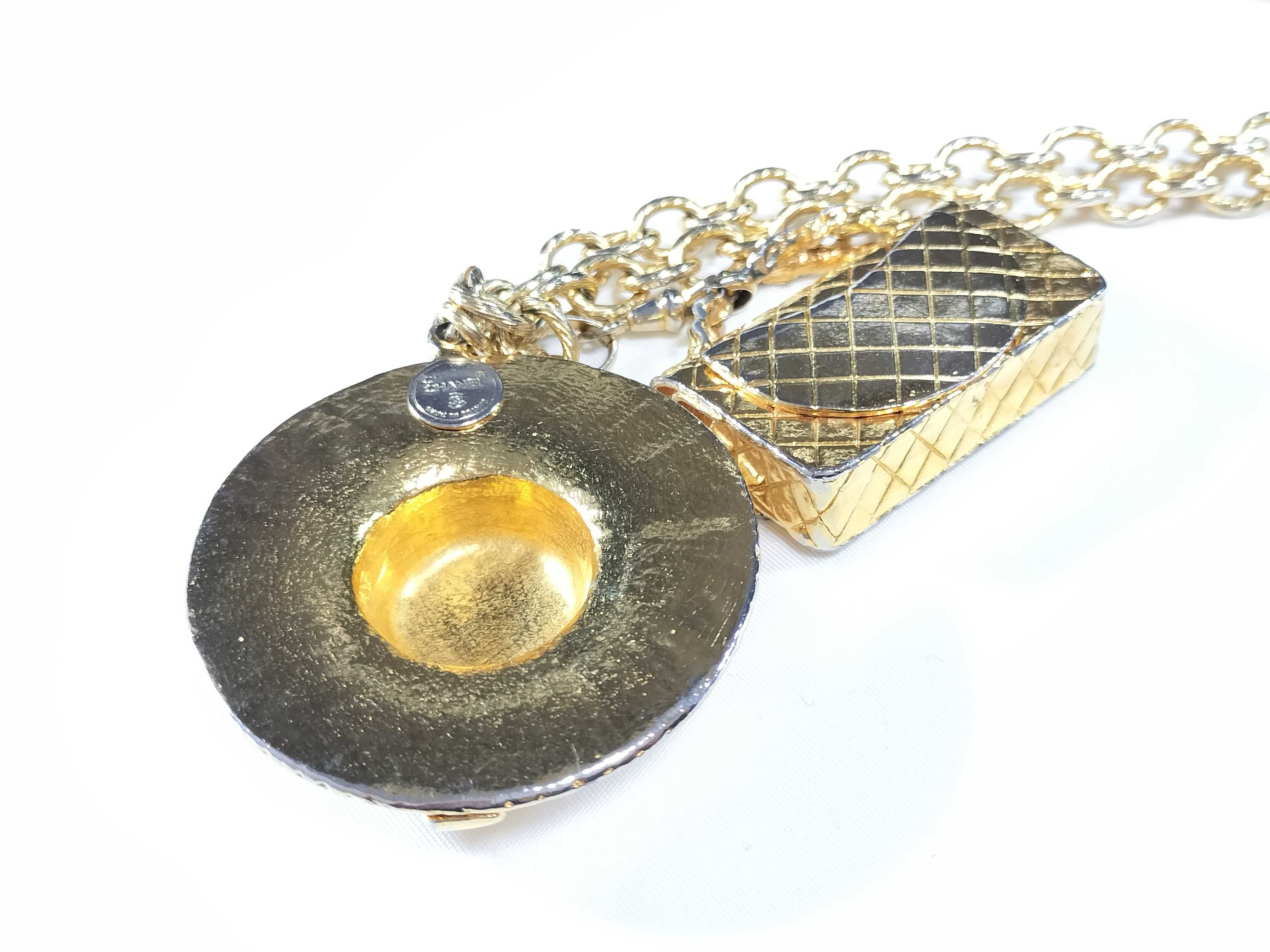 Matelassé bag, hat motif chain necklace, gold, and other accessories. — view 10
