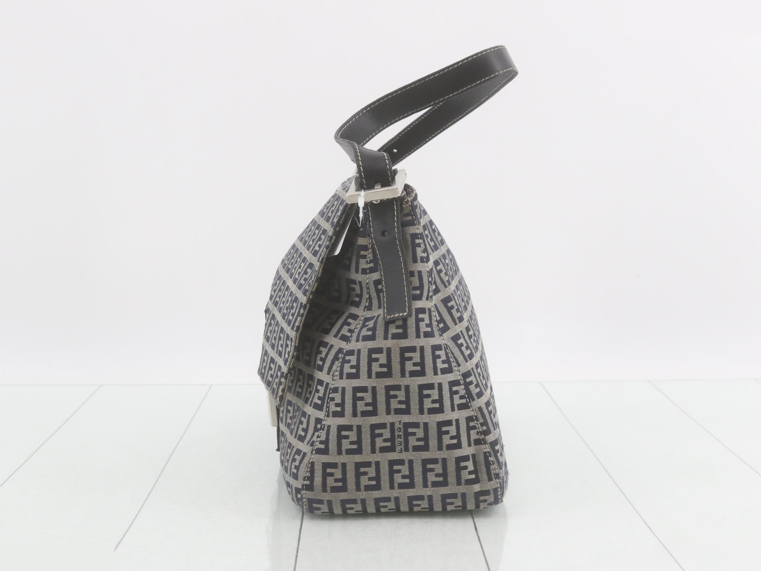 Mamma Bucket Zucchino Canvas One-Shoulder Bag — view 3