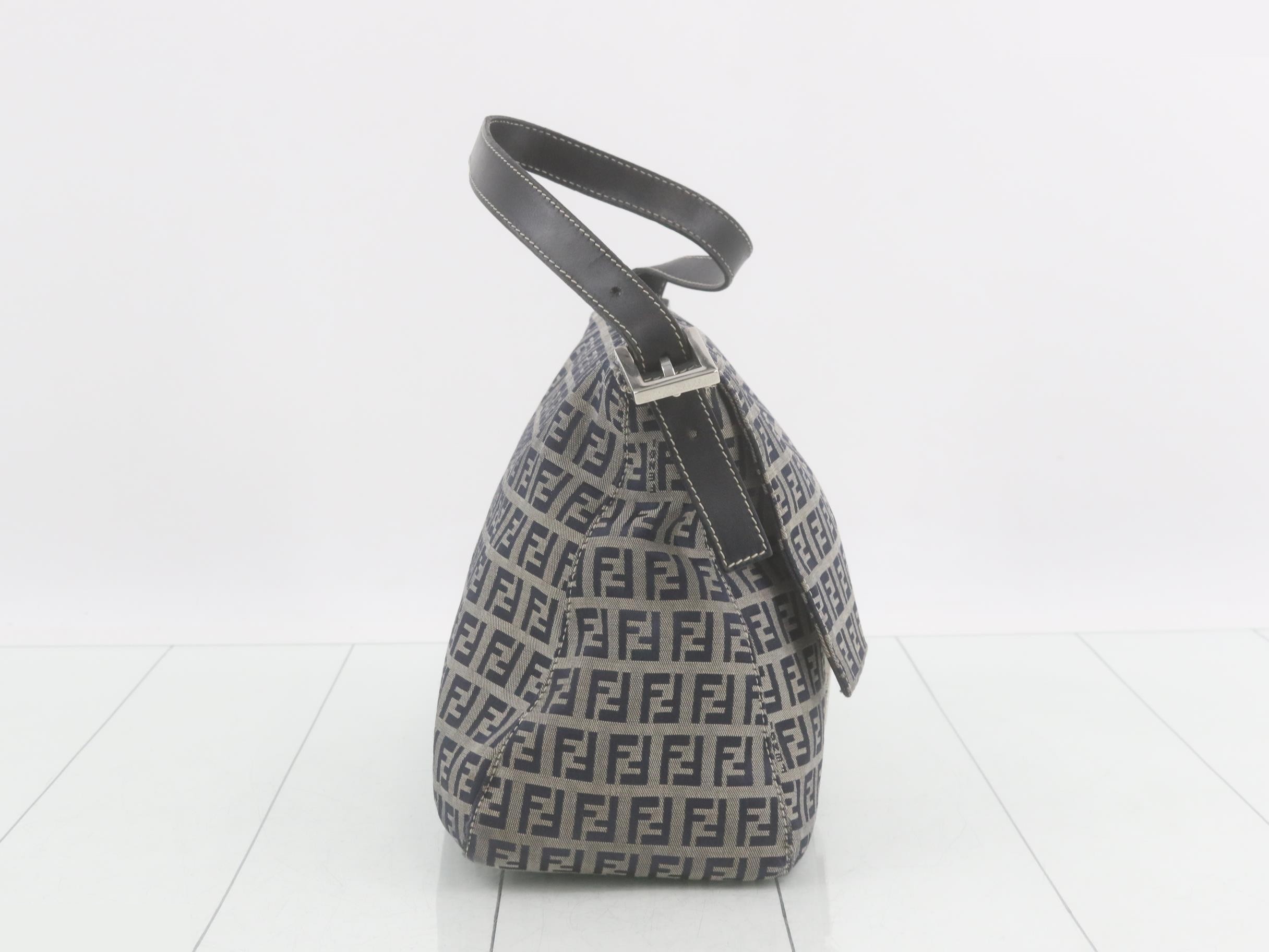 Mamma Bucket Zucchino Canvas One-Shoulder Bag — view 4