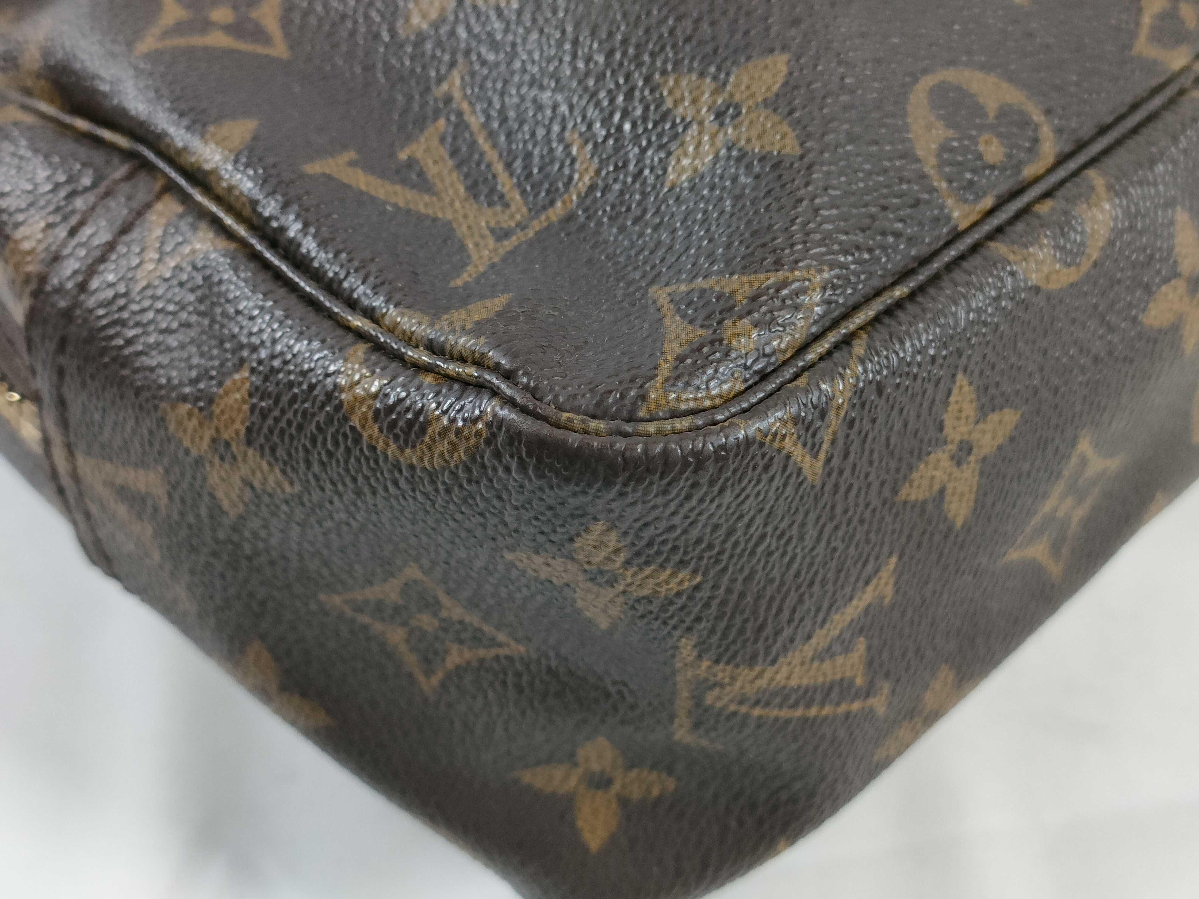 Monogram Louis Vuitton Trousses Toilette 28 Monogram M47522 Pouch — view 3