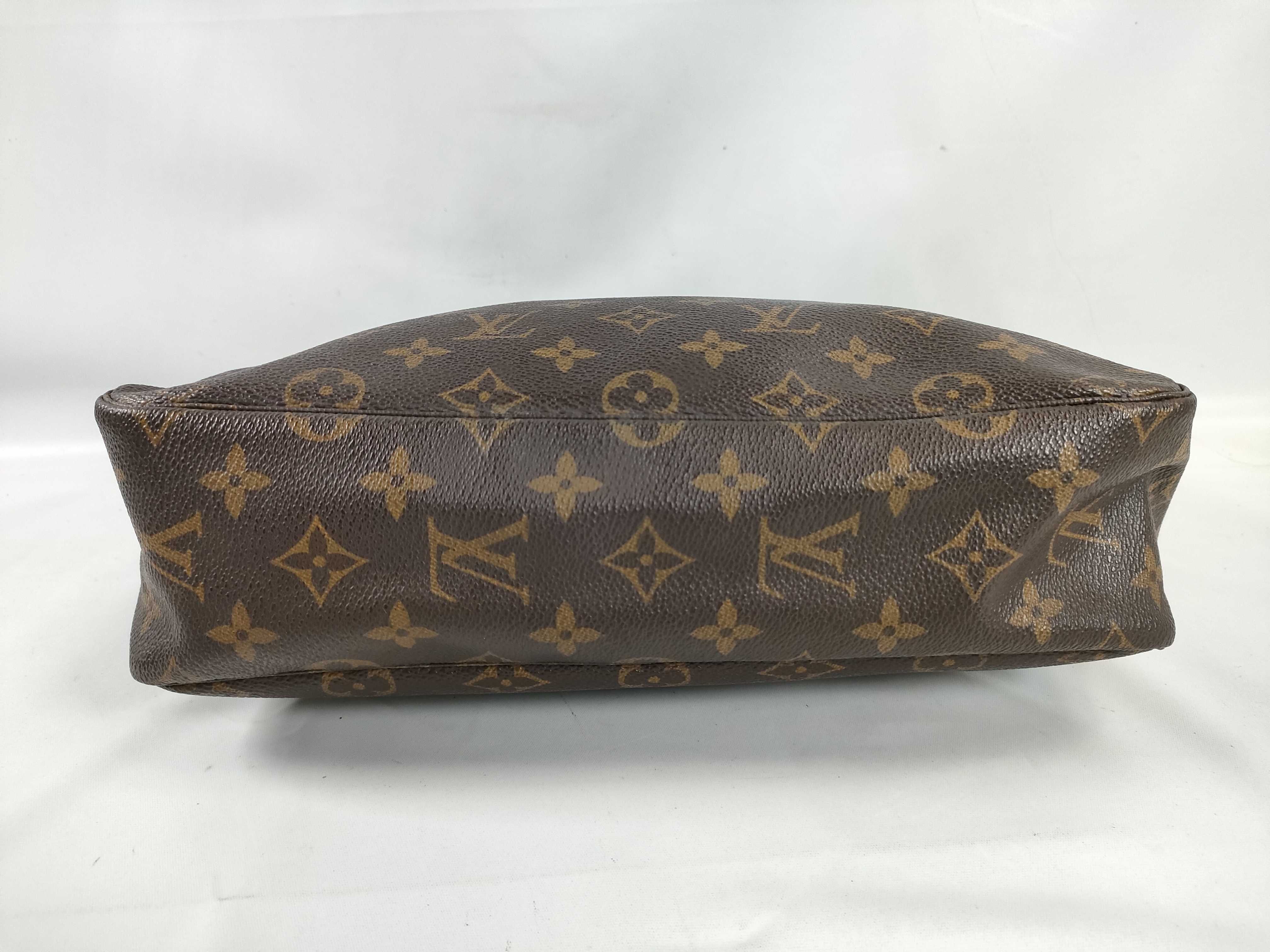 Monogram Louis Vuitton Trousses Toilette 28 Monogram M47522 Pouch — view 4