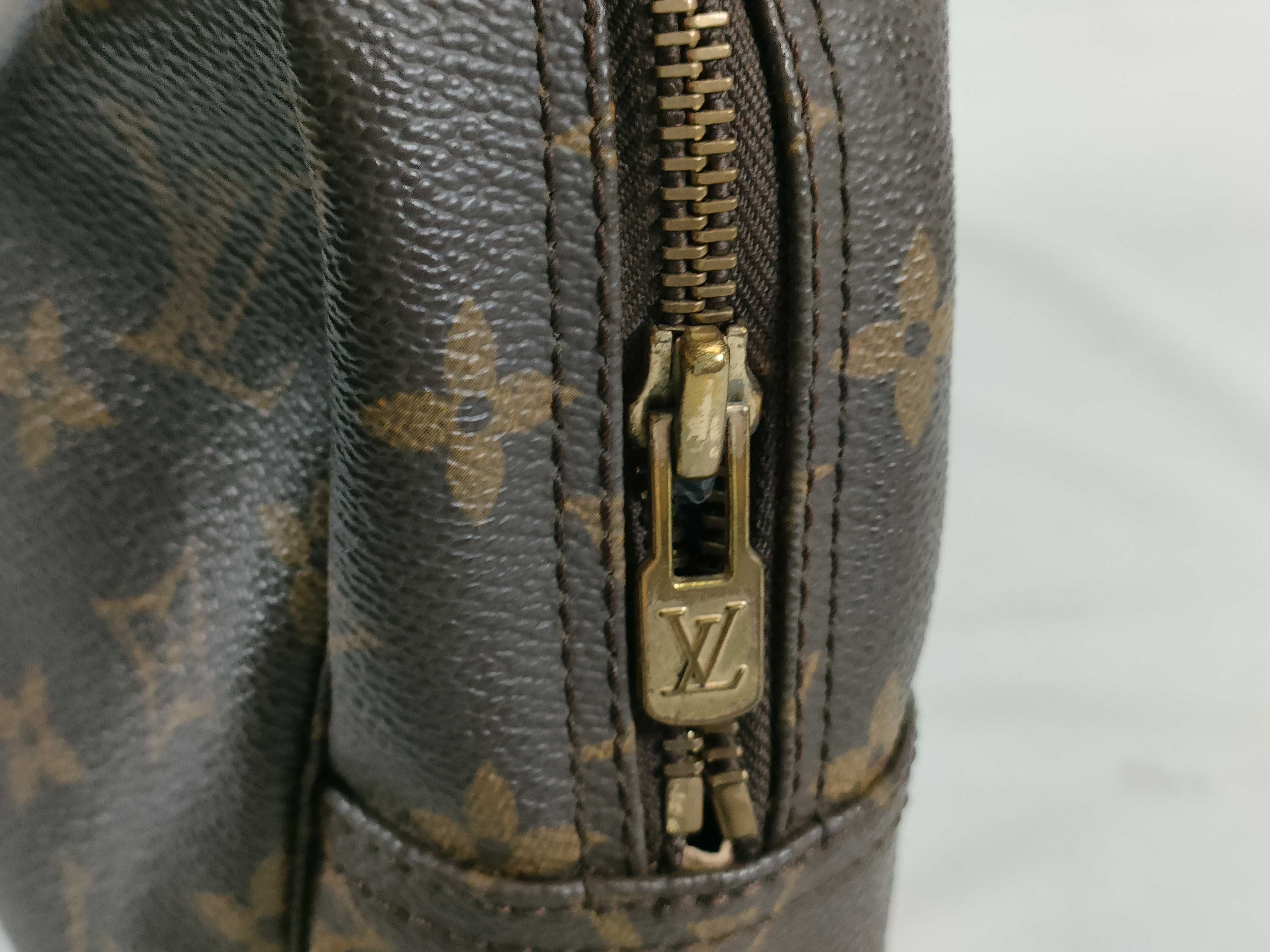Monogram Louis Vuitton Trousses Toilette 28 Monogram M47522 Pouch — view 5